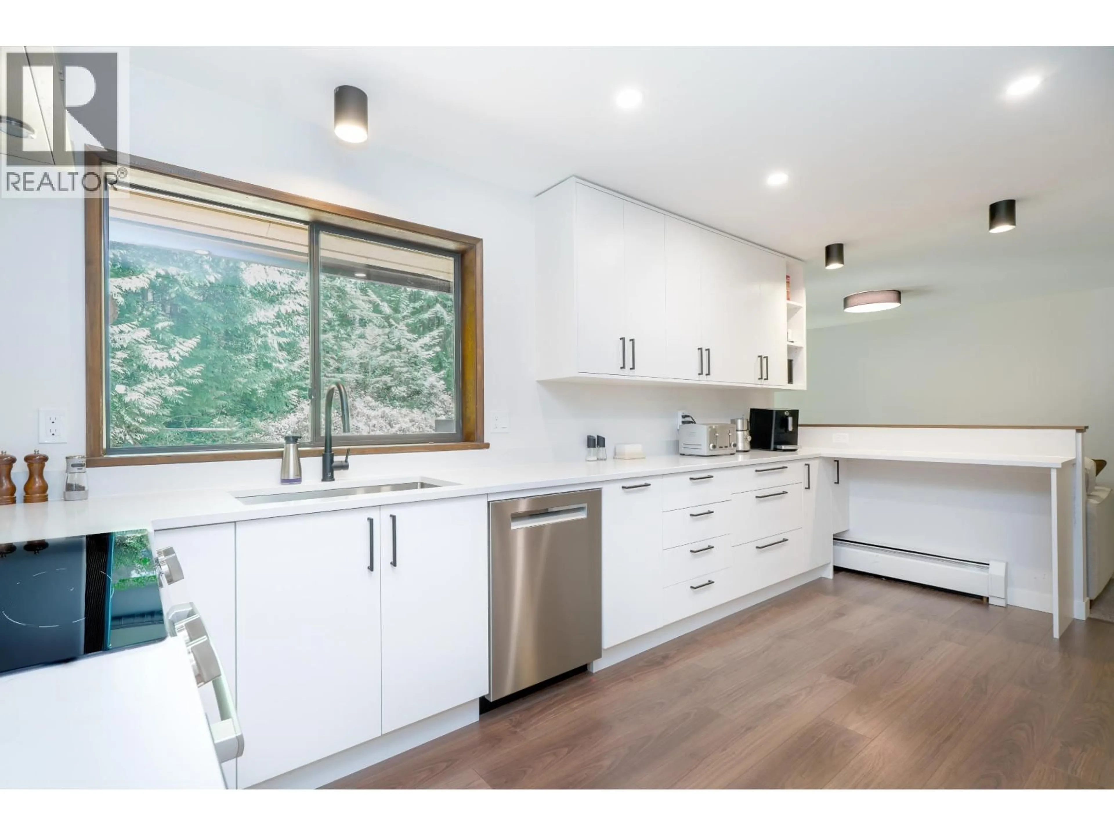 Open concept kitchen, wood/laminate floor for 27573 SAYERS CRESCENT, Maple Ridge British Columbia V2W1N3