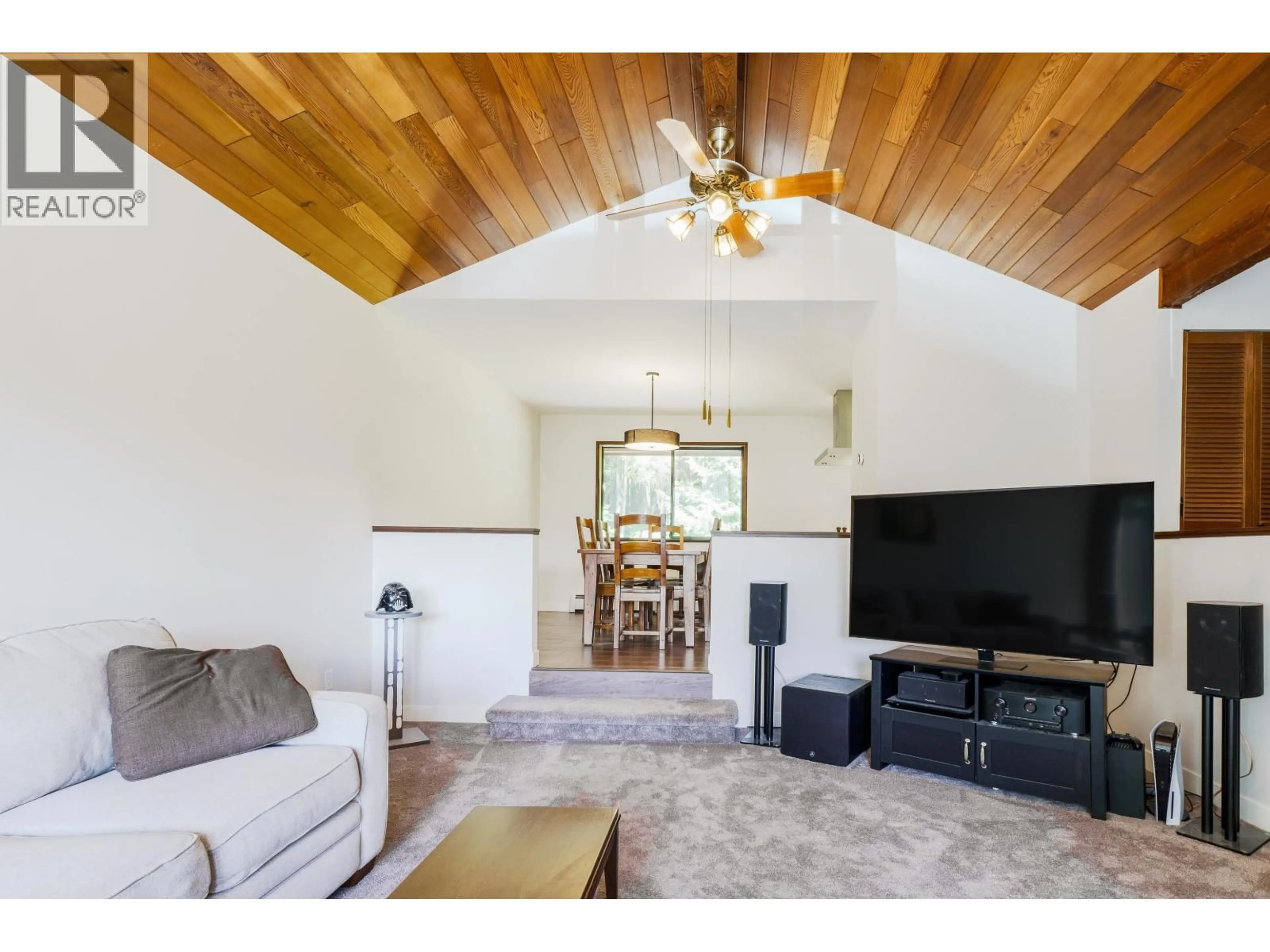 Living room with furniture, wood/laminate floor for 27573 SAYERS CRESCENT, Maple Ridge British Columbia V2W1N3