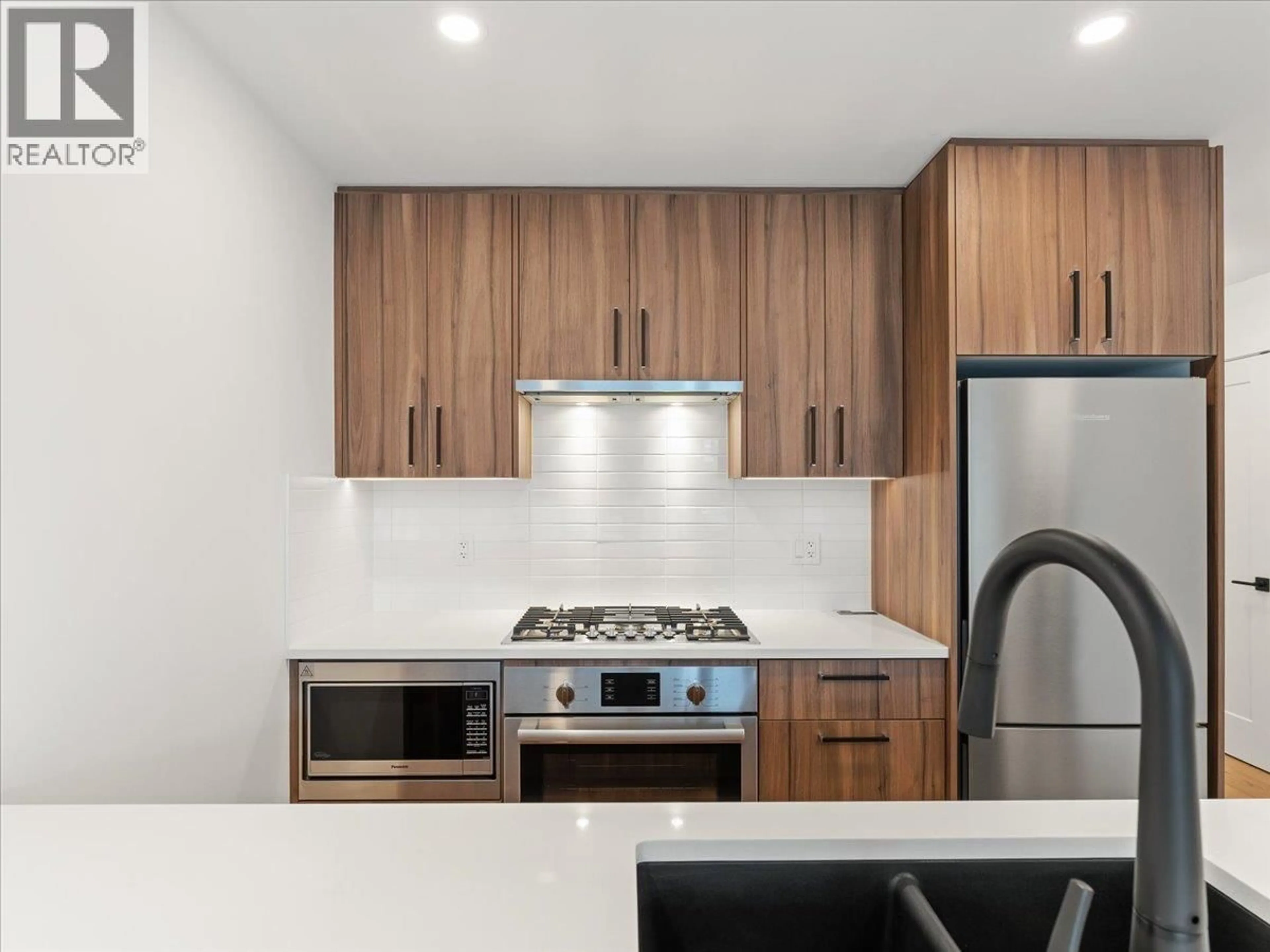 Standard kitchen, unknown for 201 - 6859 CAMBIE STREET, Vancouver British Columbia V6P0M4