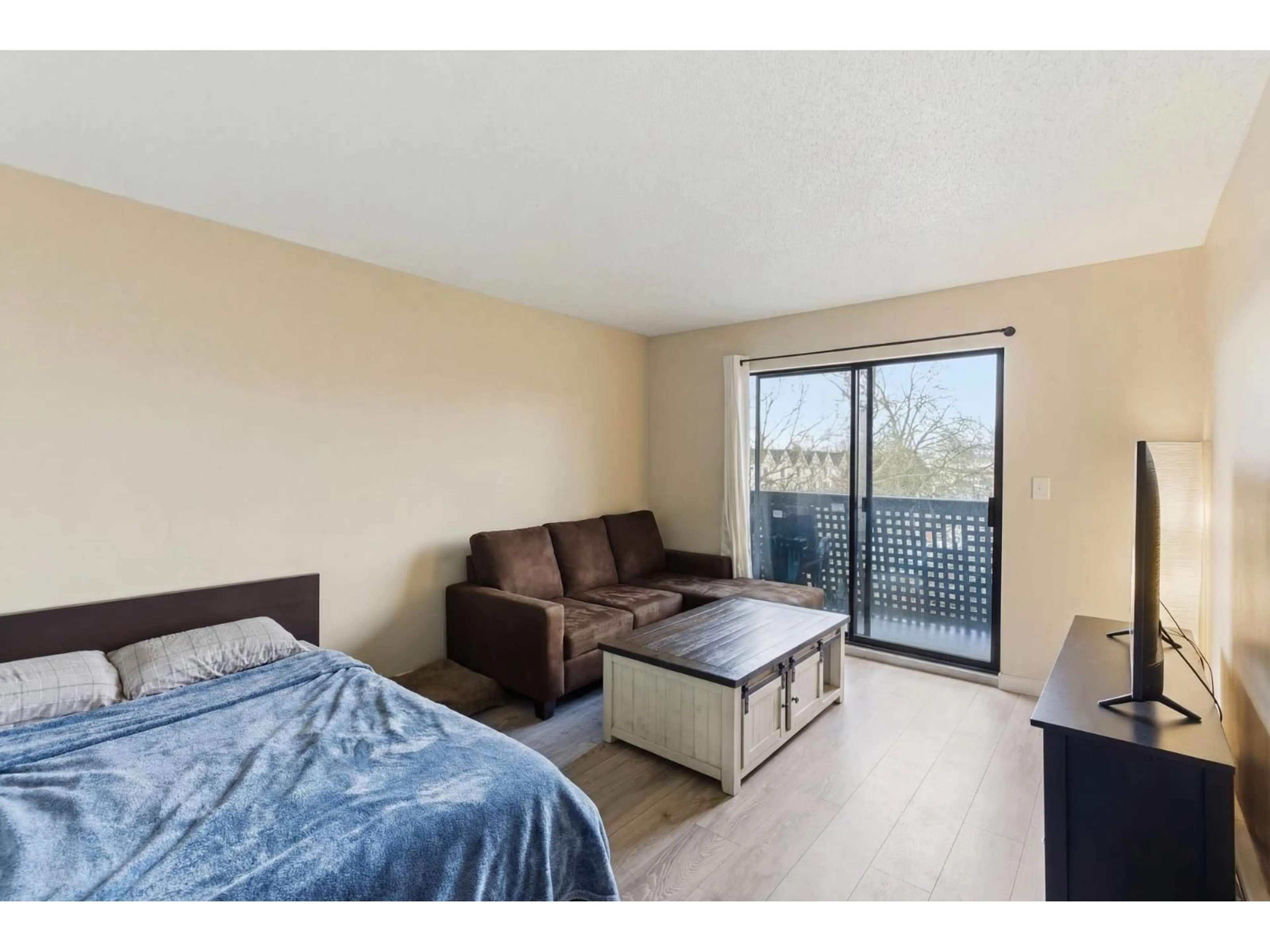 A pic of a room for 306 - 5906 176A STREET, Surrey British Columbia V3S4H7