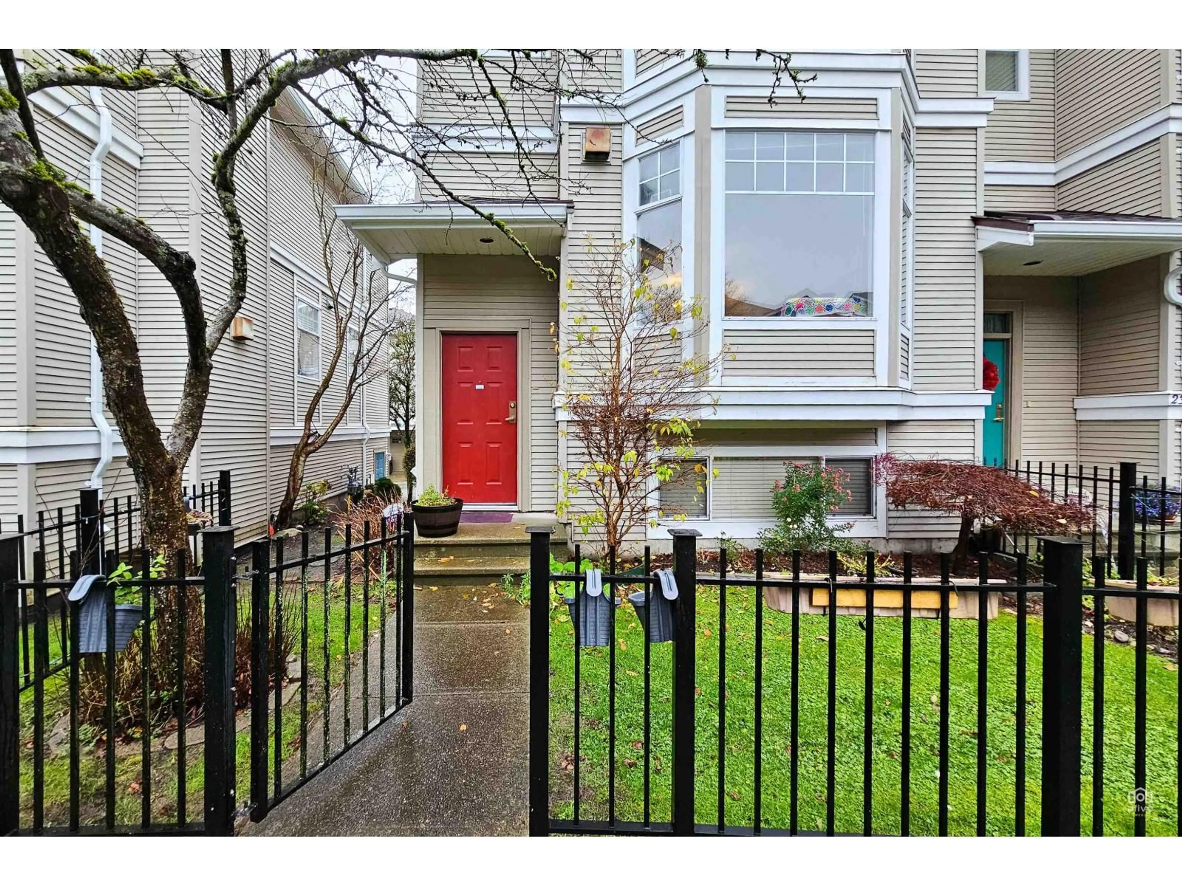 Indoor entryway for 22 - 6518 121 STREET, Surrey British Columbia V3W1C4