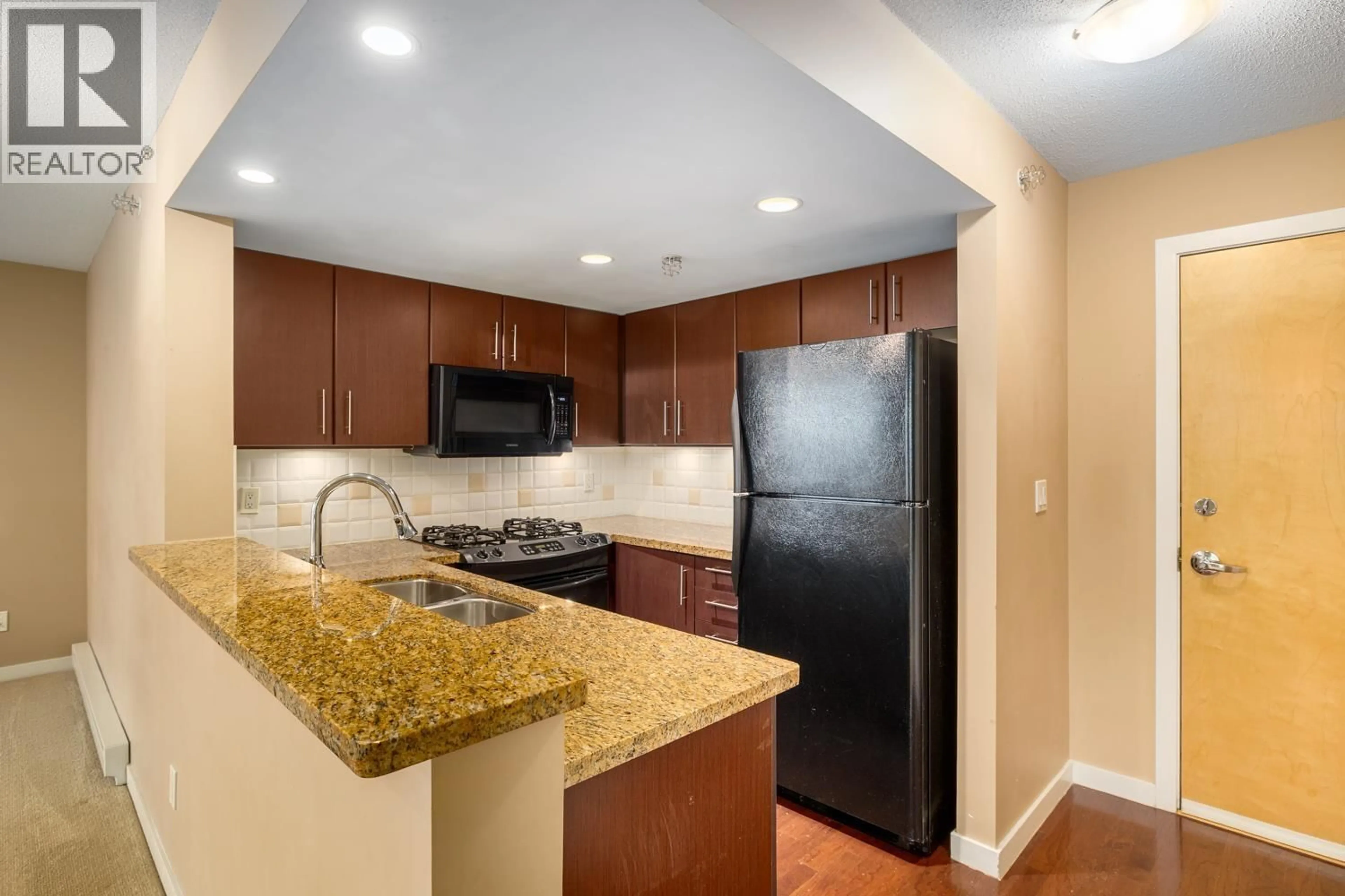 Standard kitchen, ceramic/tile floor for 803 - 120 MILROSS AVENUE, Vancouver British Columbia V6A4K7