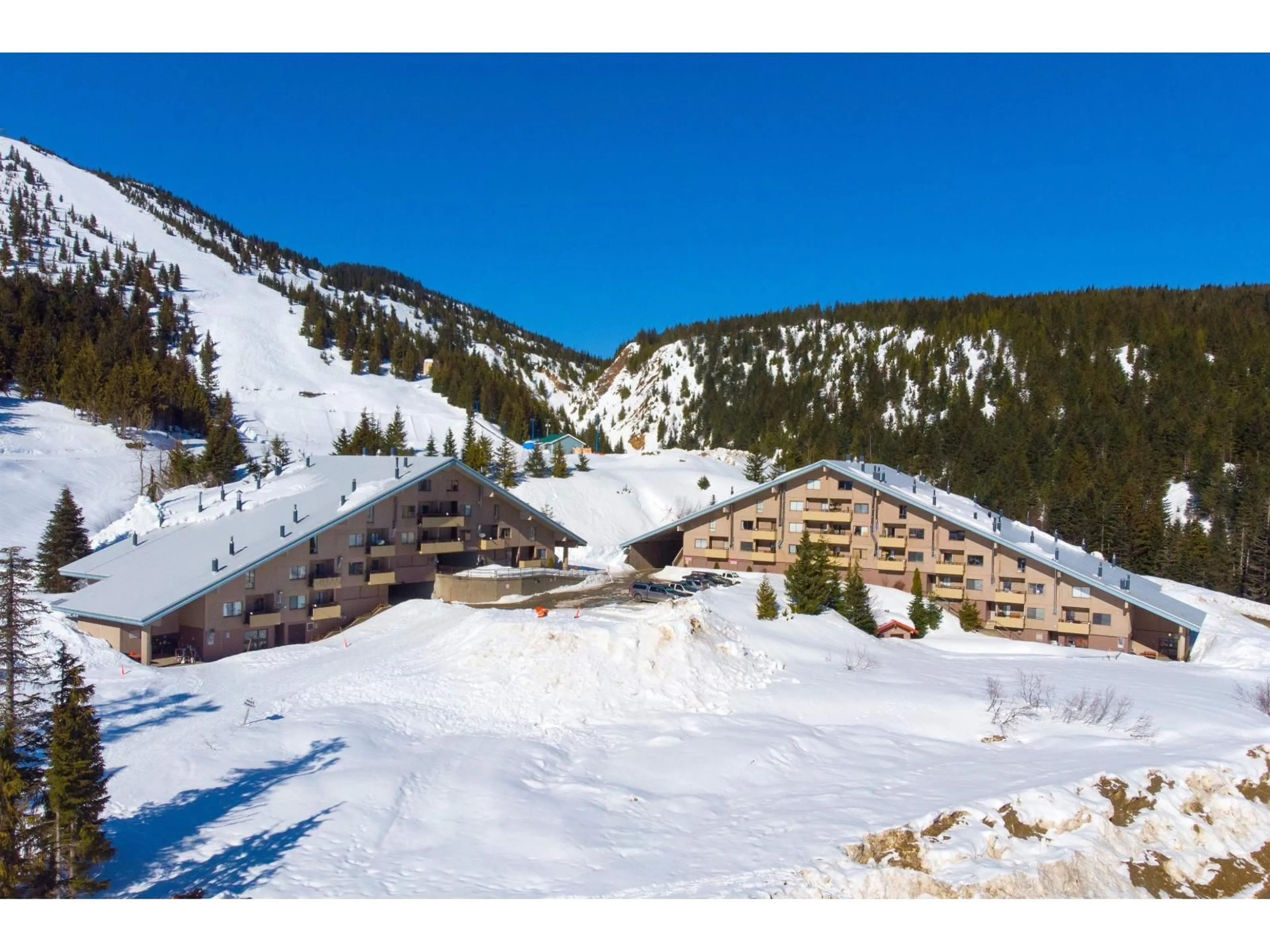 A pic from outside/outdoor area/front of a property/back of a property/a pic from drone, mountain view for 601B - 21000 ENZIAN WAY, Agassiz British Columbia V0M1A1