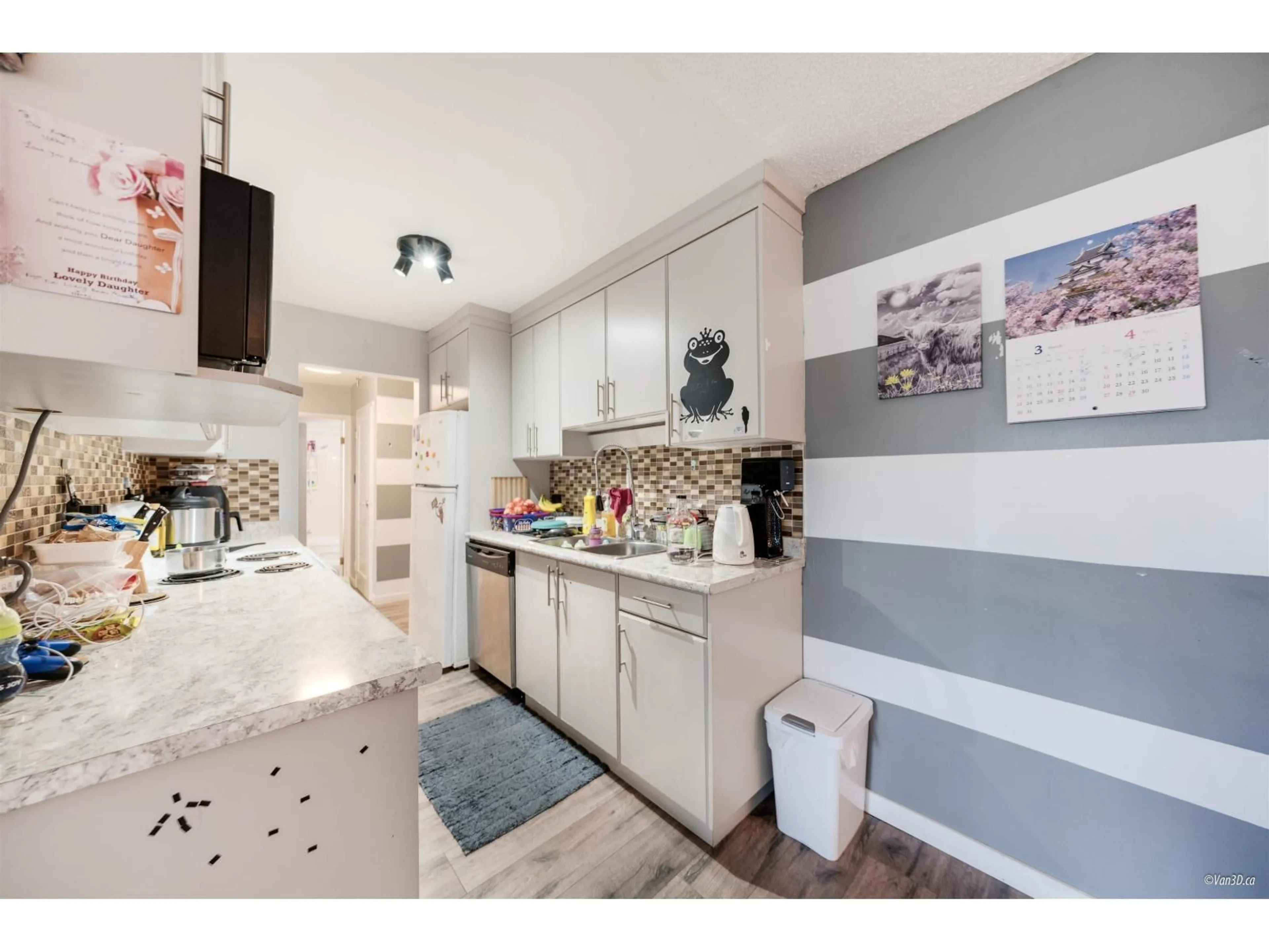 Unknown for 201 - 14925 100 AVENUE, Surrey British Columbia V3R1J6