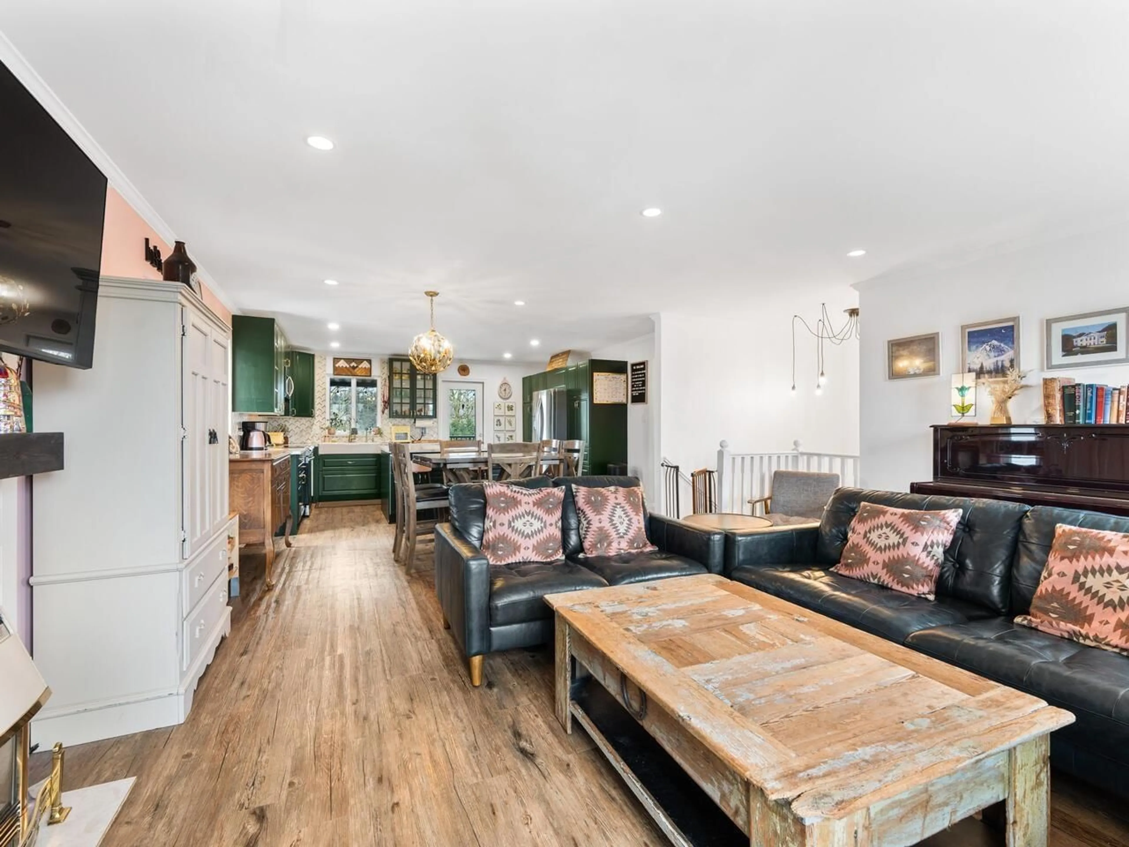 Living room with furniture, wood/laminate floor for 5020 215 STREET, Langley British Columbia V3A6C6