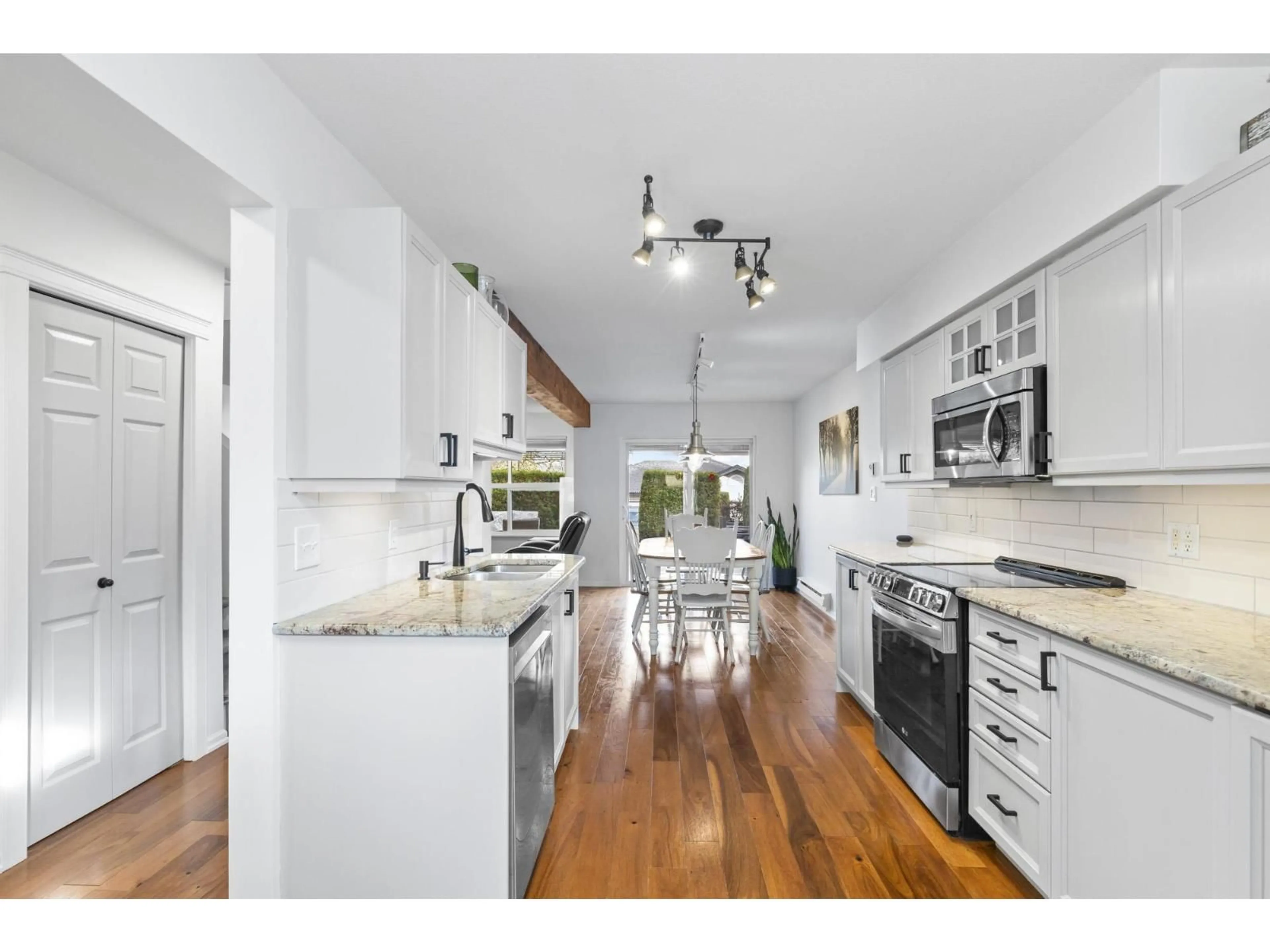 Open concept kitchen, unknown for 59 - 36060 OLD YALE ROAD, Abbotsford British Columbia V3G2E9