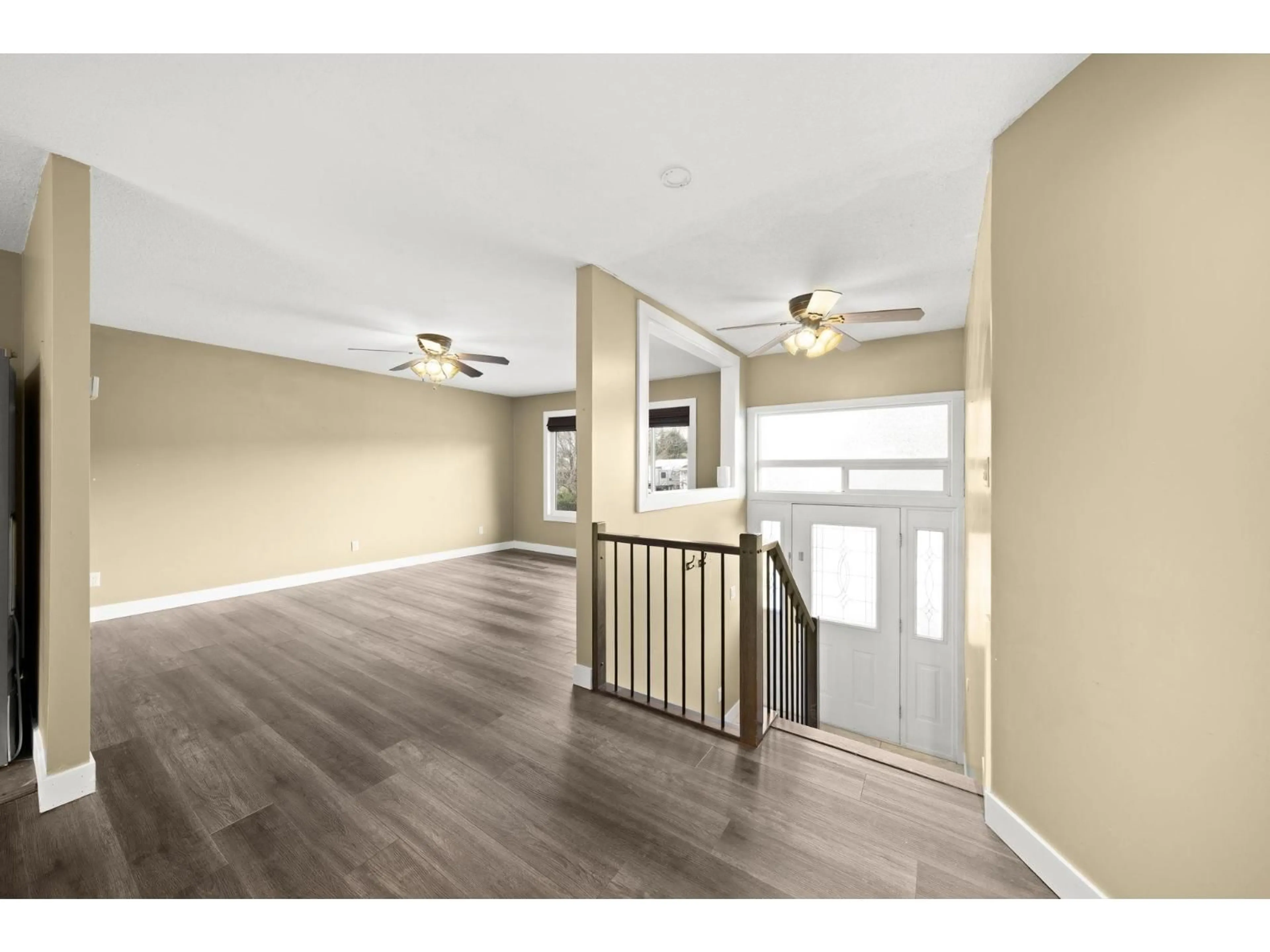 Indoor entryway for 650 PARK STREET, Hope British Columbia V0X1L0