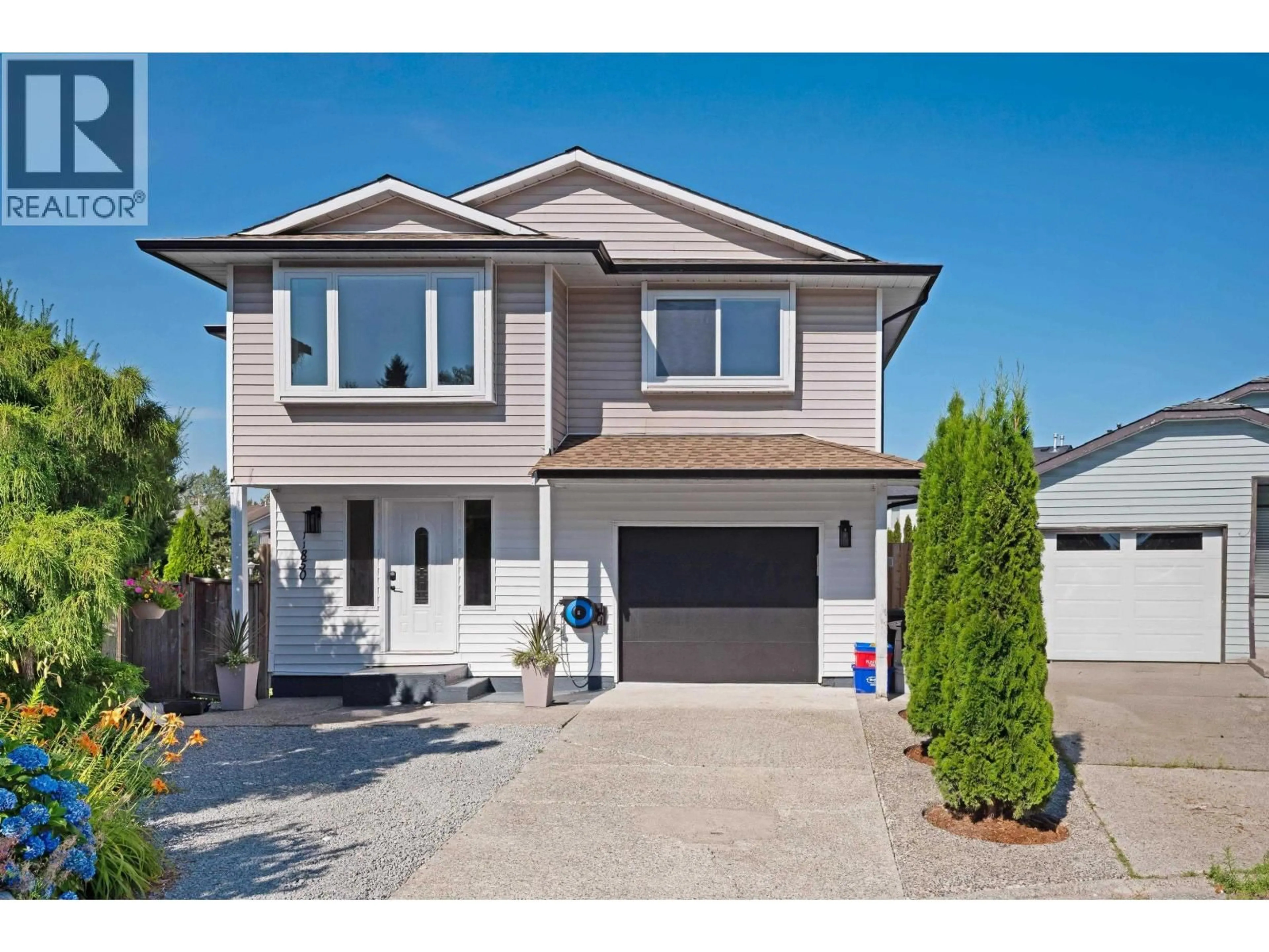 Home with vinyl exterior material, street for 11850 GREENHAVEN COURT, Pitt Meadows British Columbia V3Y1L6
