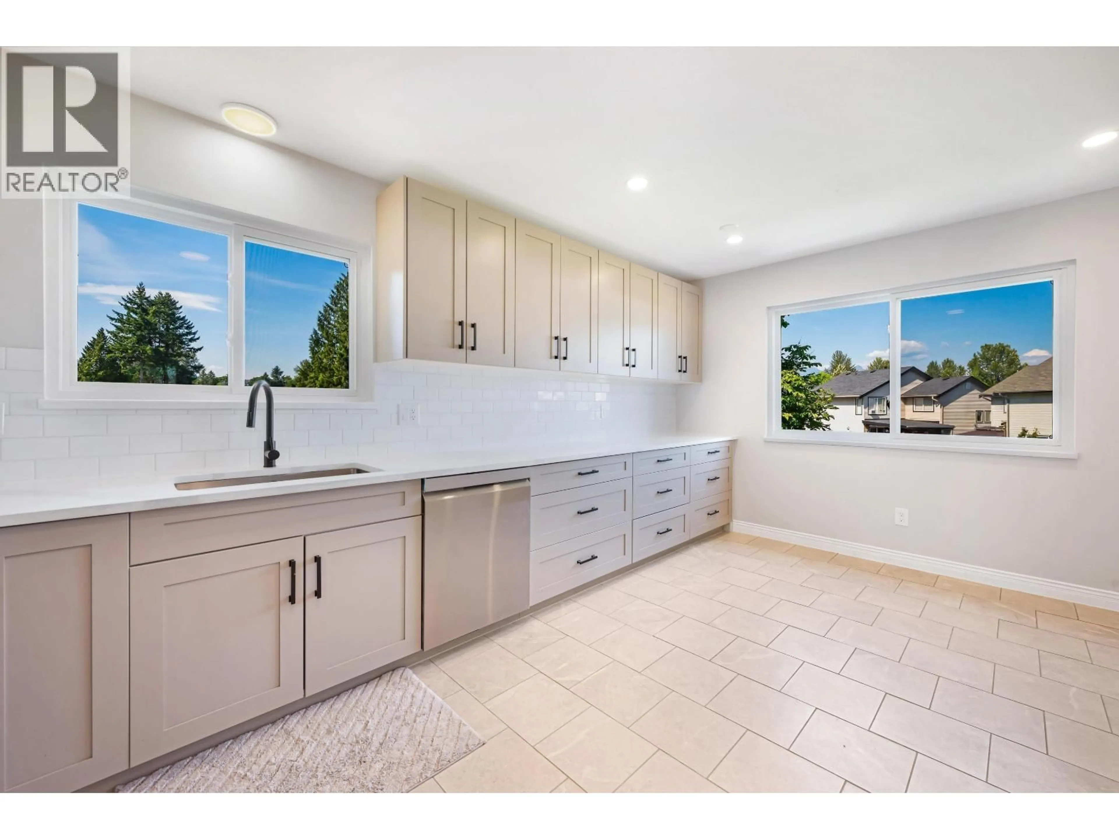 Open concept kitchen, ceramic/tile floor for 11850 GREENHAVEN COURT, Pitt Meadows British Columbia V3Y1L6