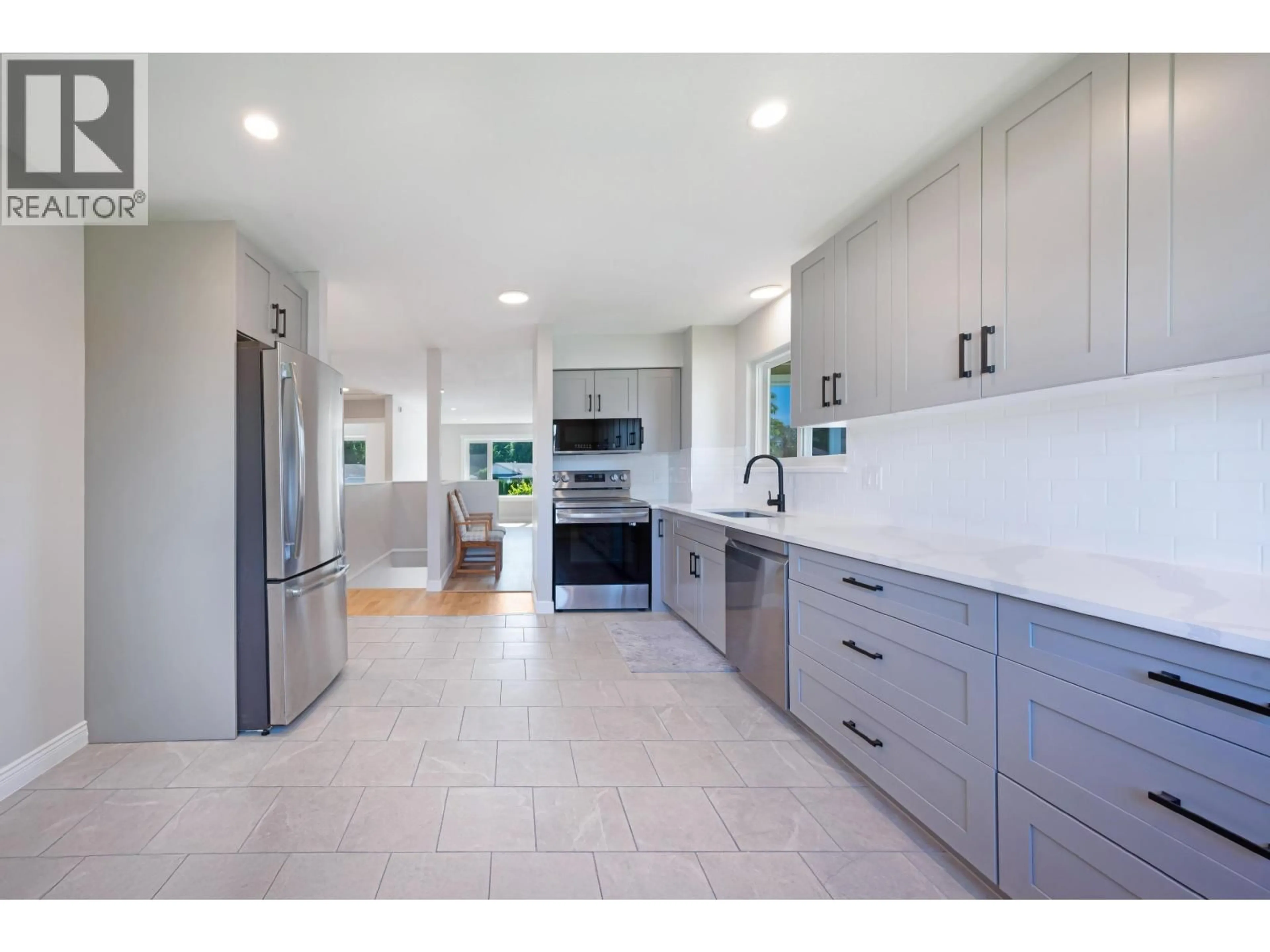 Open concept kitchen, ceramic/tile floor for 11850 GREENHAVEN COURT, Pitt Meadows British Columbia V3Y1L6