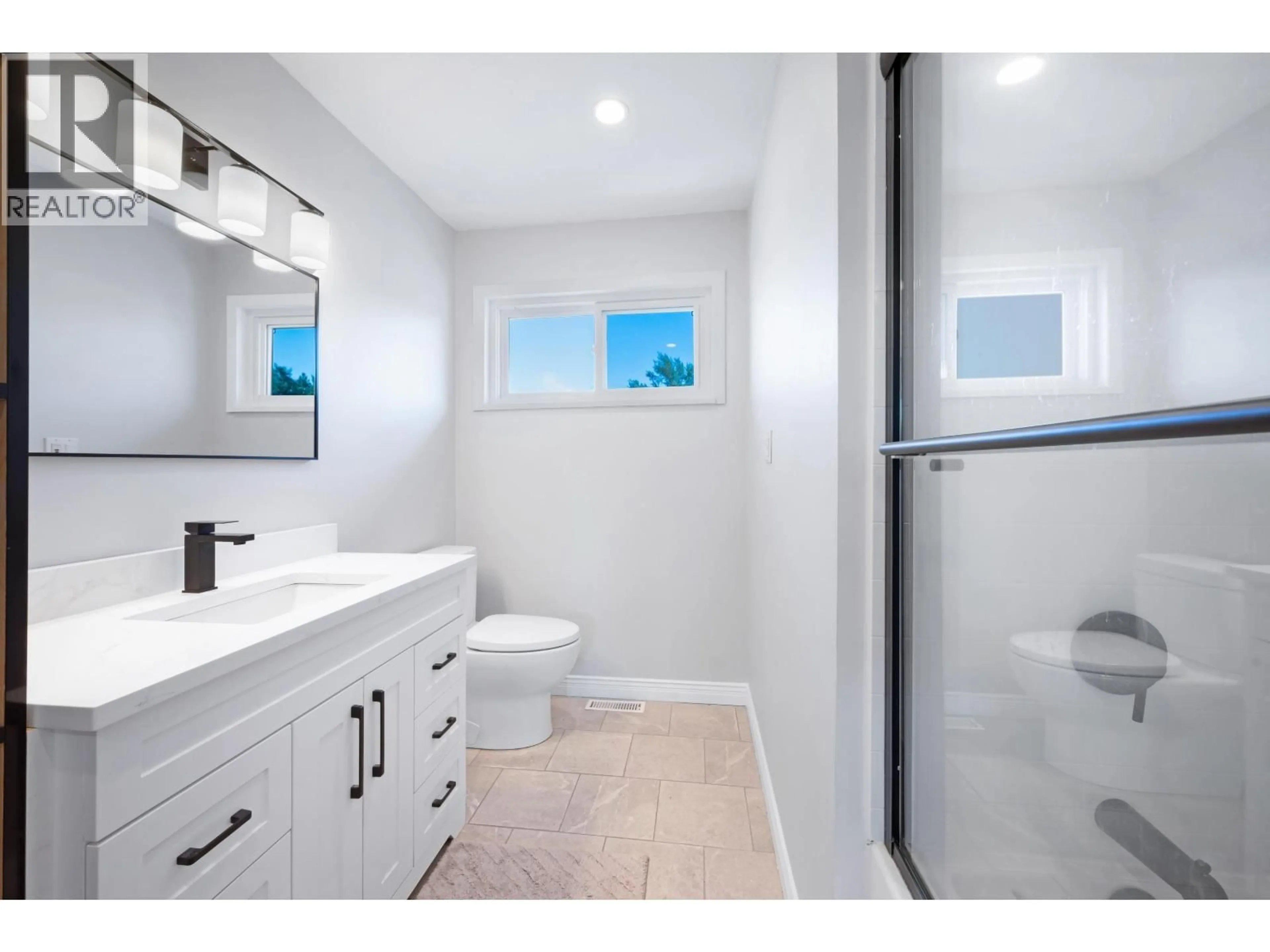 Contemporary bathroom, ceramic/tile floor for 11850 GREENHAVEN COURT, Pitt Meadows British Columbia V3Y1L6