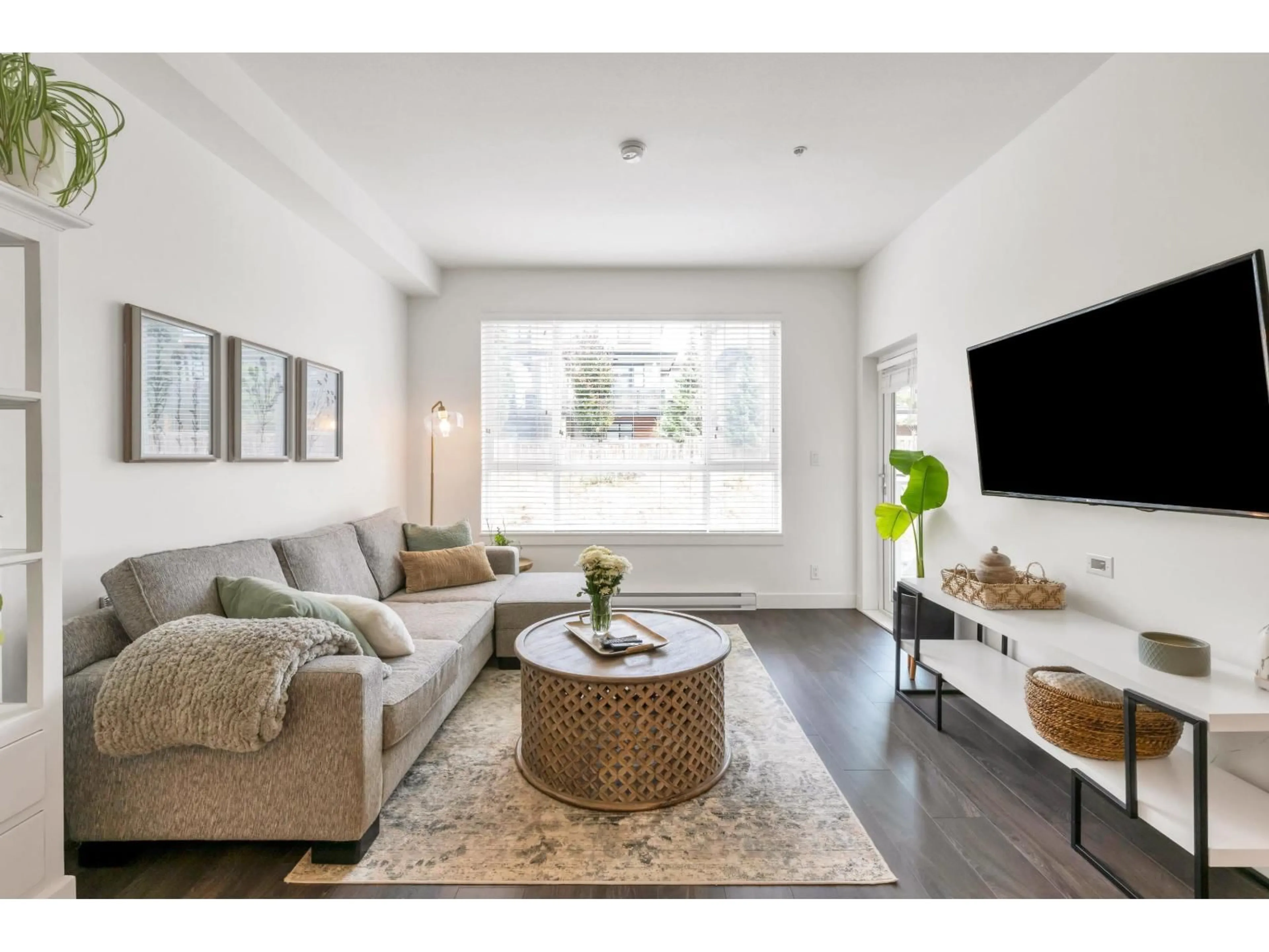 Living room with furniture, unknown for 305 - 16396 64 AVENUE, Surrey British Columbia V3S6X6