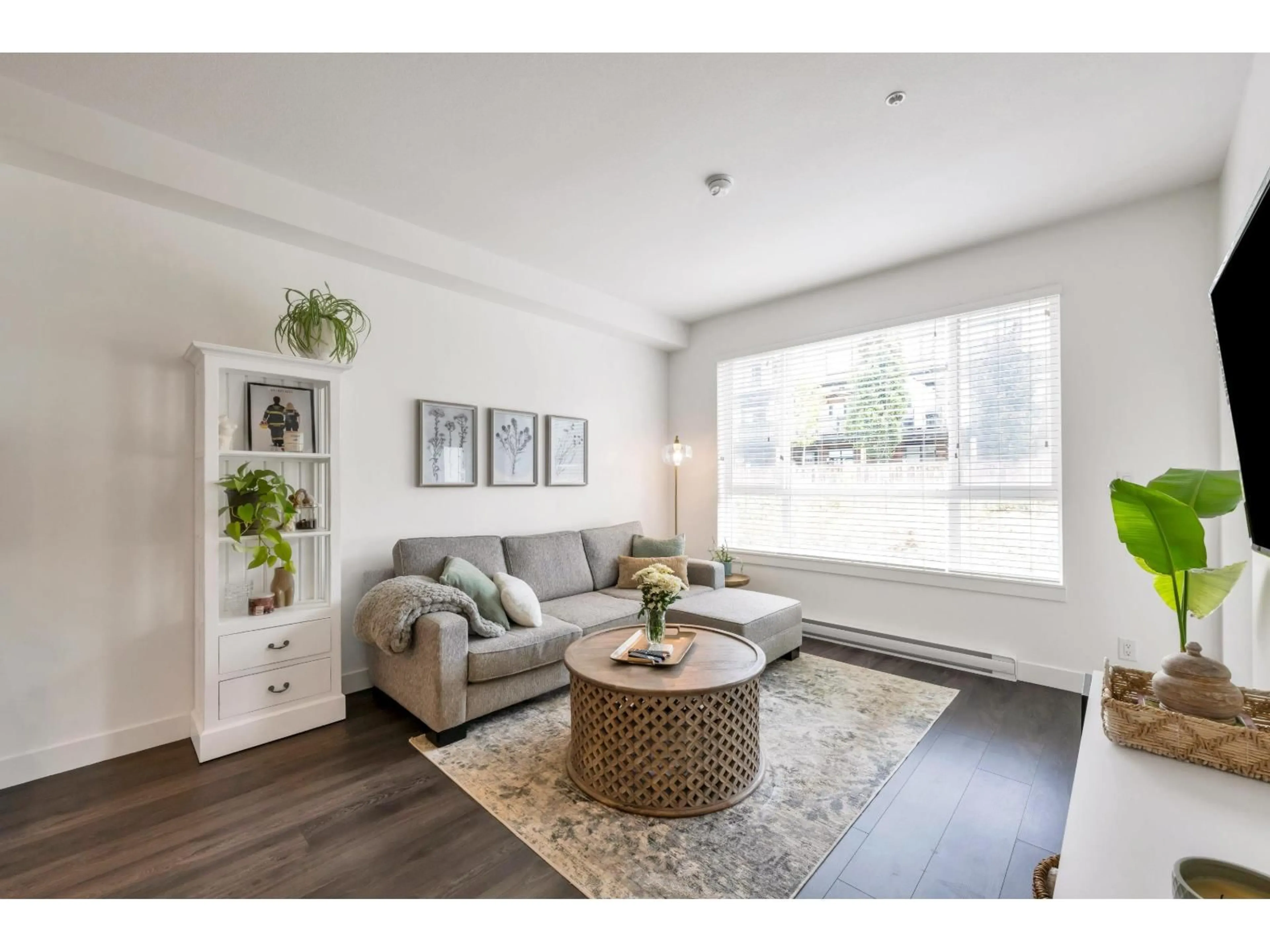 Living room with furniture, wood/laminate floor for 305 - 16396 64 AVENUE, Surrey British Columbia V3S6X6