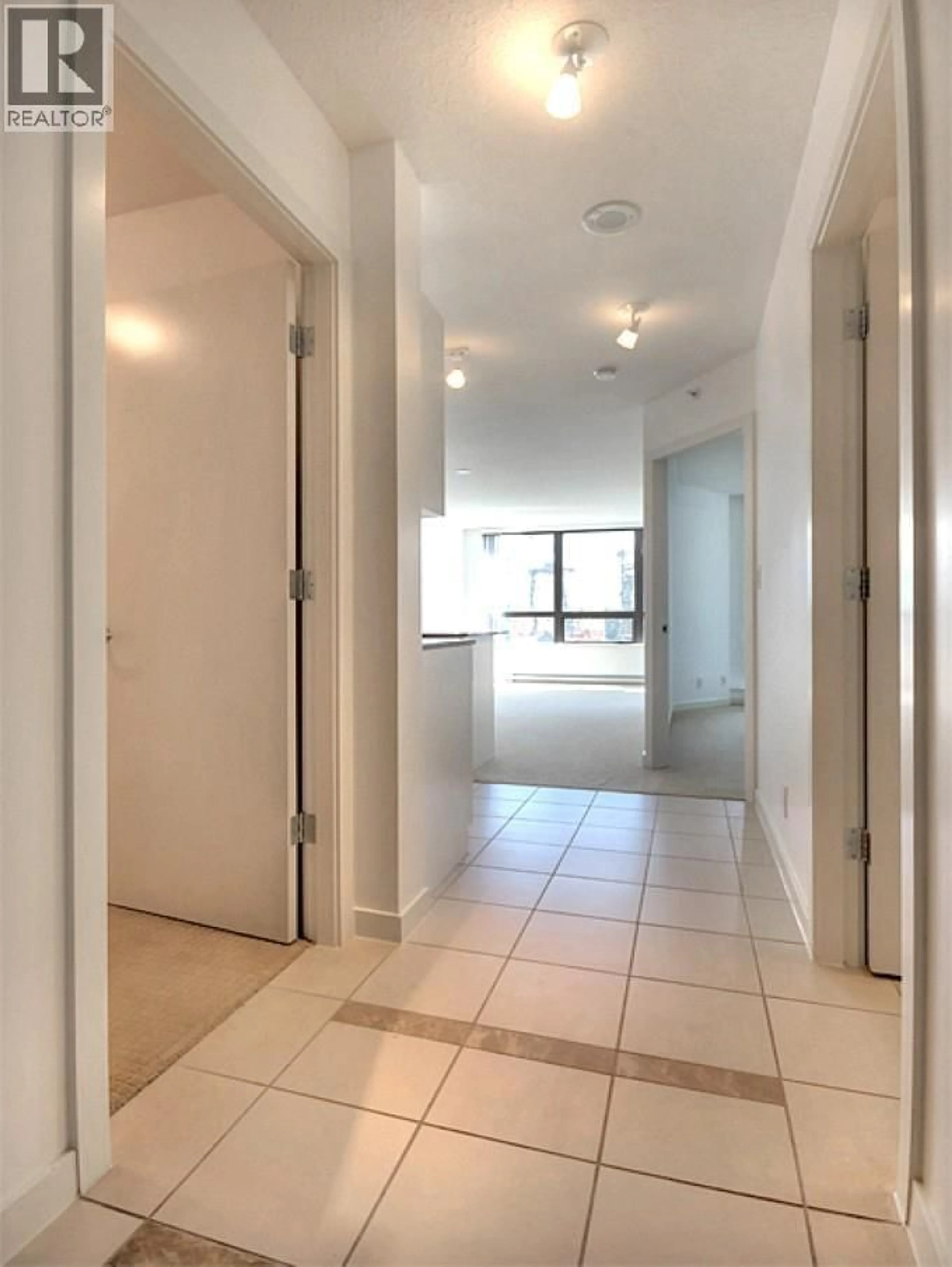 Indoor foyer for 1522 - 938 SMITHE STREET, Vancouver British Columbia V6Z3H8