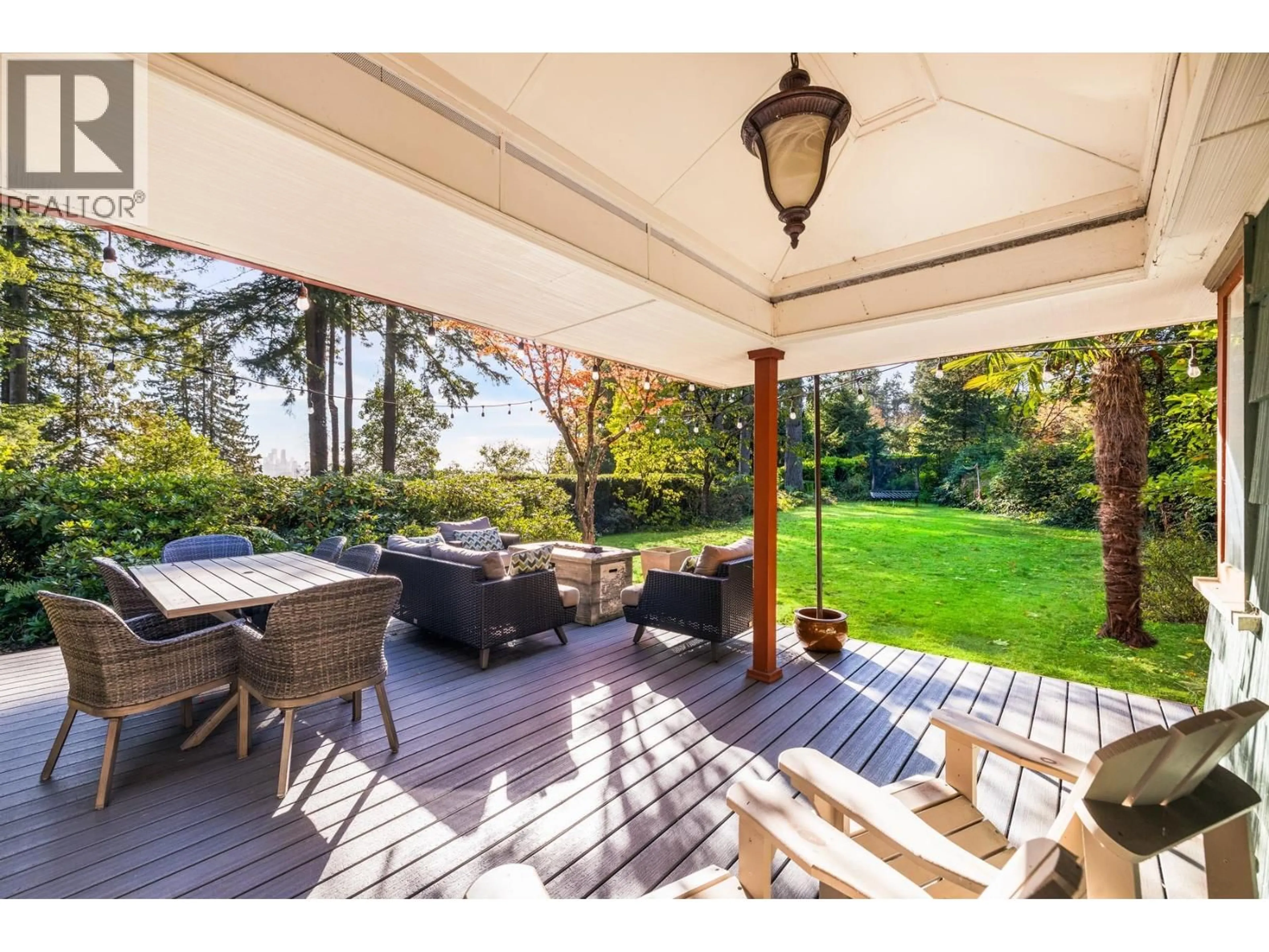 Patio, unknown for 1090 KEITH ROAD, North Vancouver British Columbia V7P1Y5