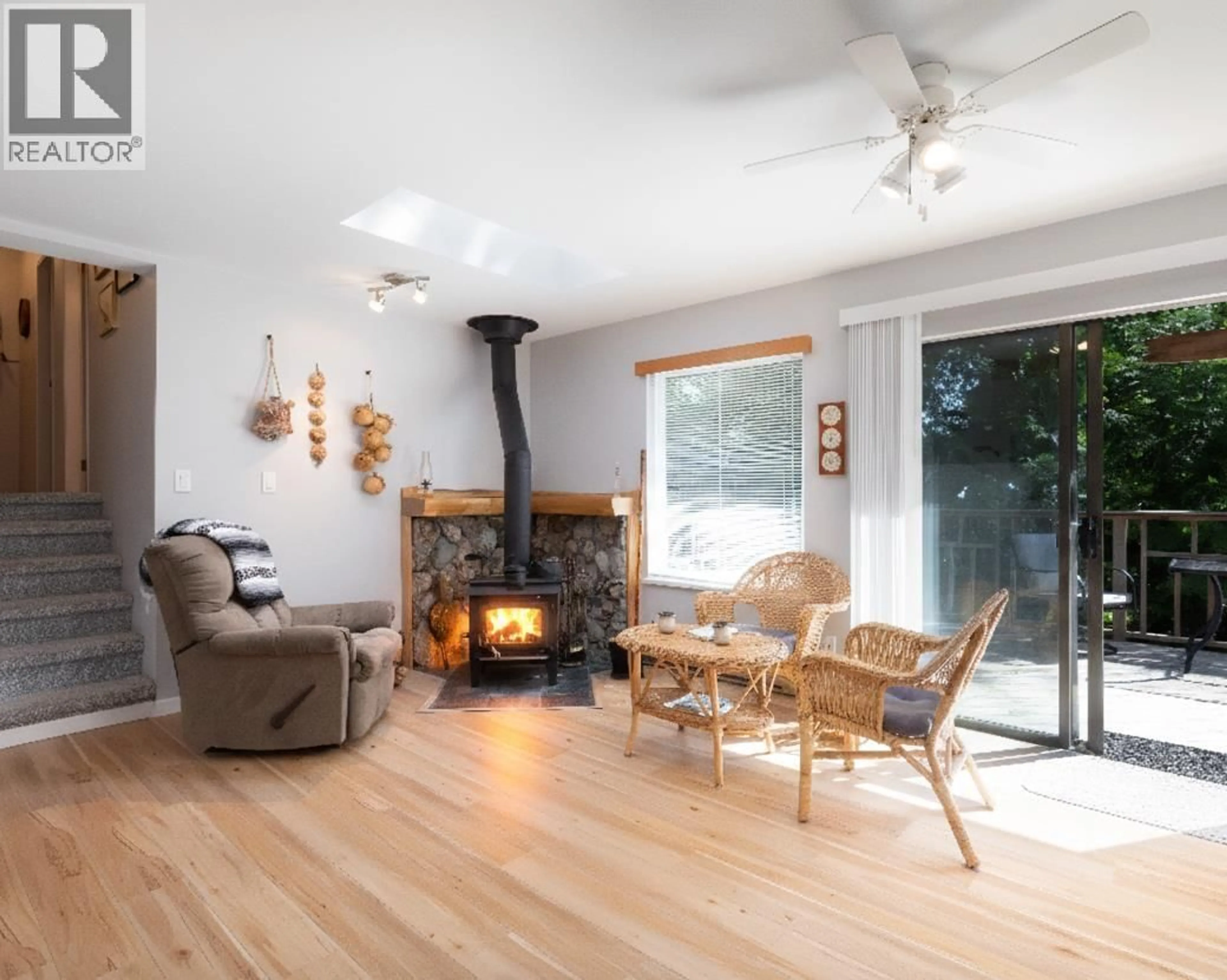 Living room with furniture, wood/laminate floor for 350 OAK AVENUE, Keats Island British Columbia V0N1V0