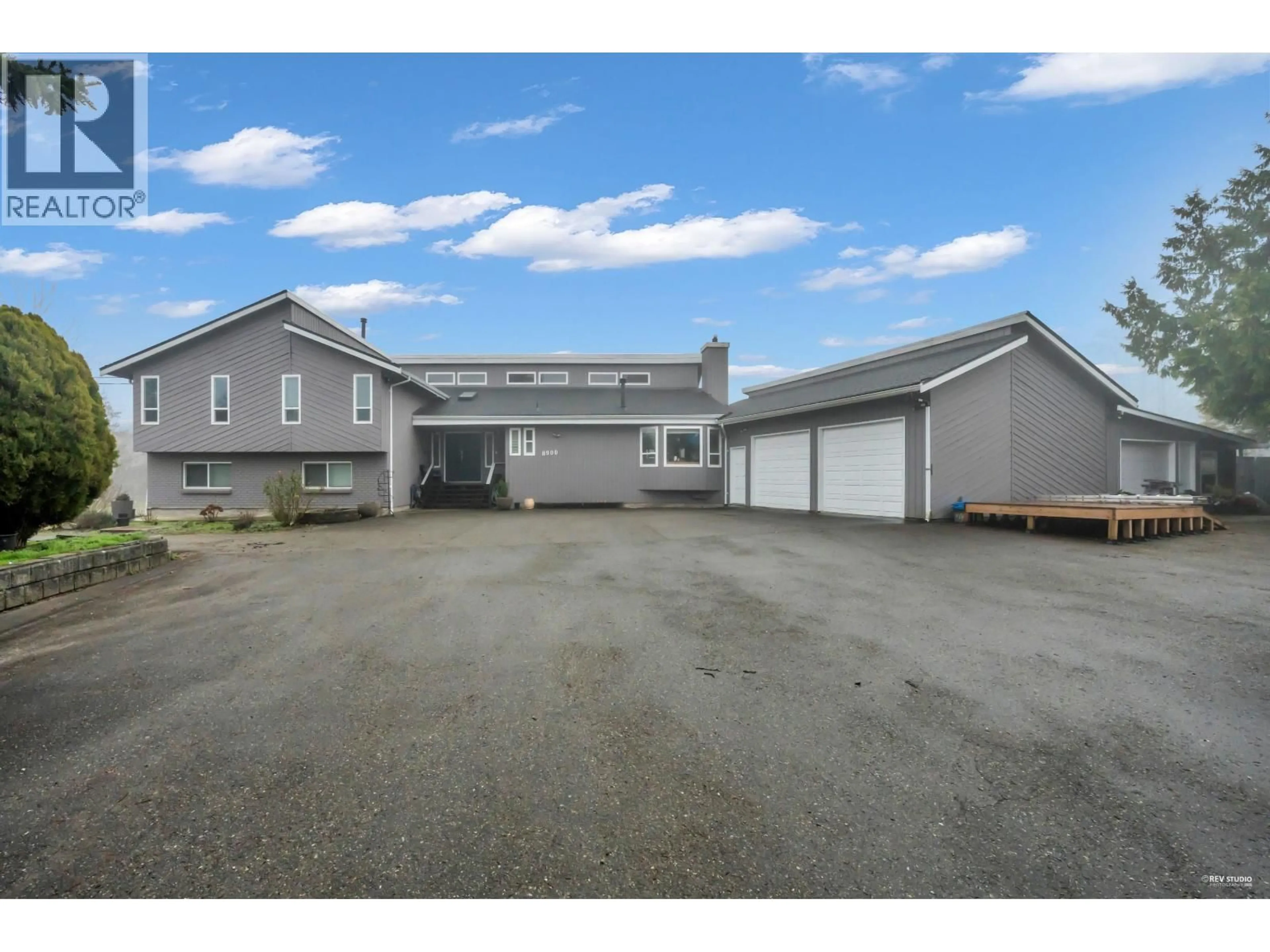 A pic from outside/outdoor area/front of a property/back of a property/a pic from drone, building for 8900 SIDAWAY ROAD, Richmond British Columbia V6W1G8