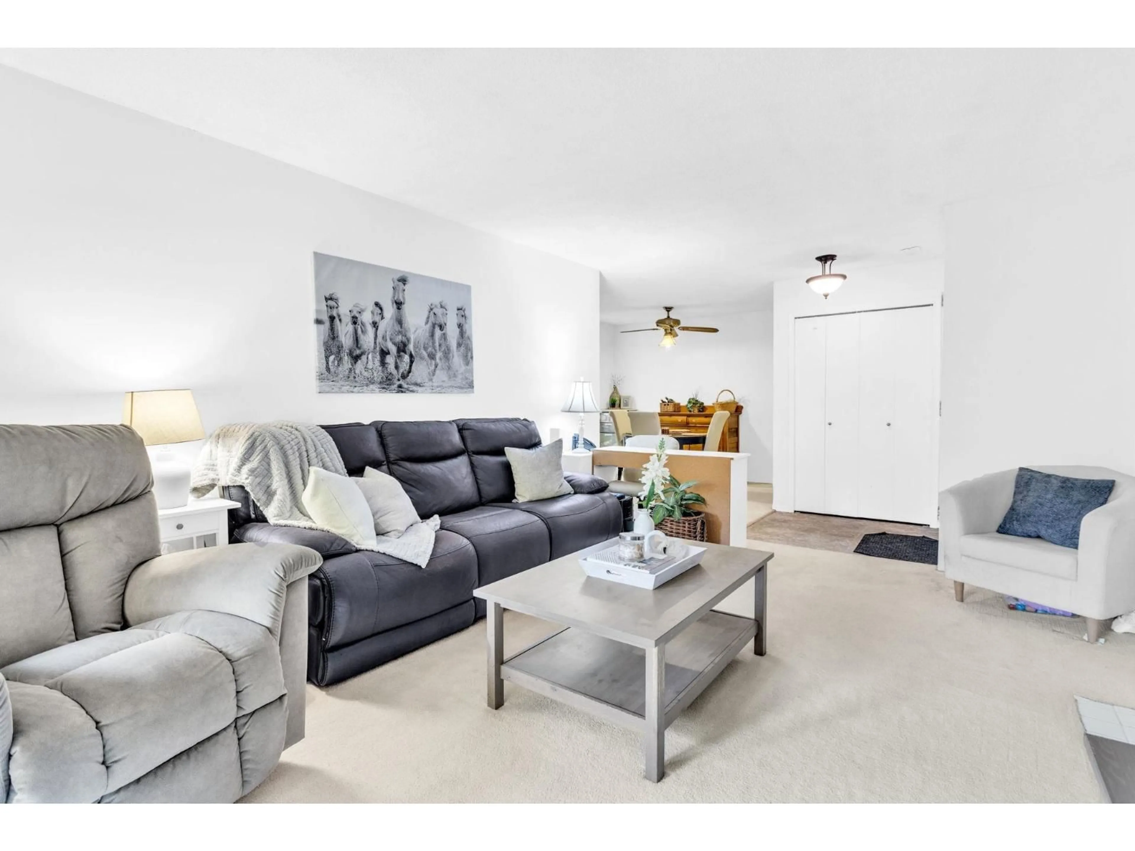 Living room with furniture, unknown for 822 - 34909 OLD YALE ROAD, Abbotsford British Columbia V3G2E7