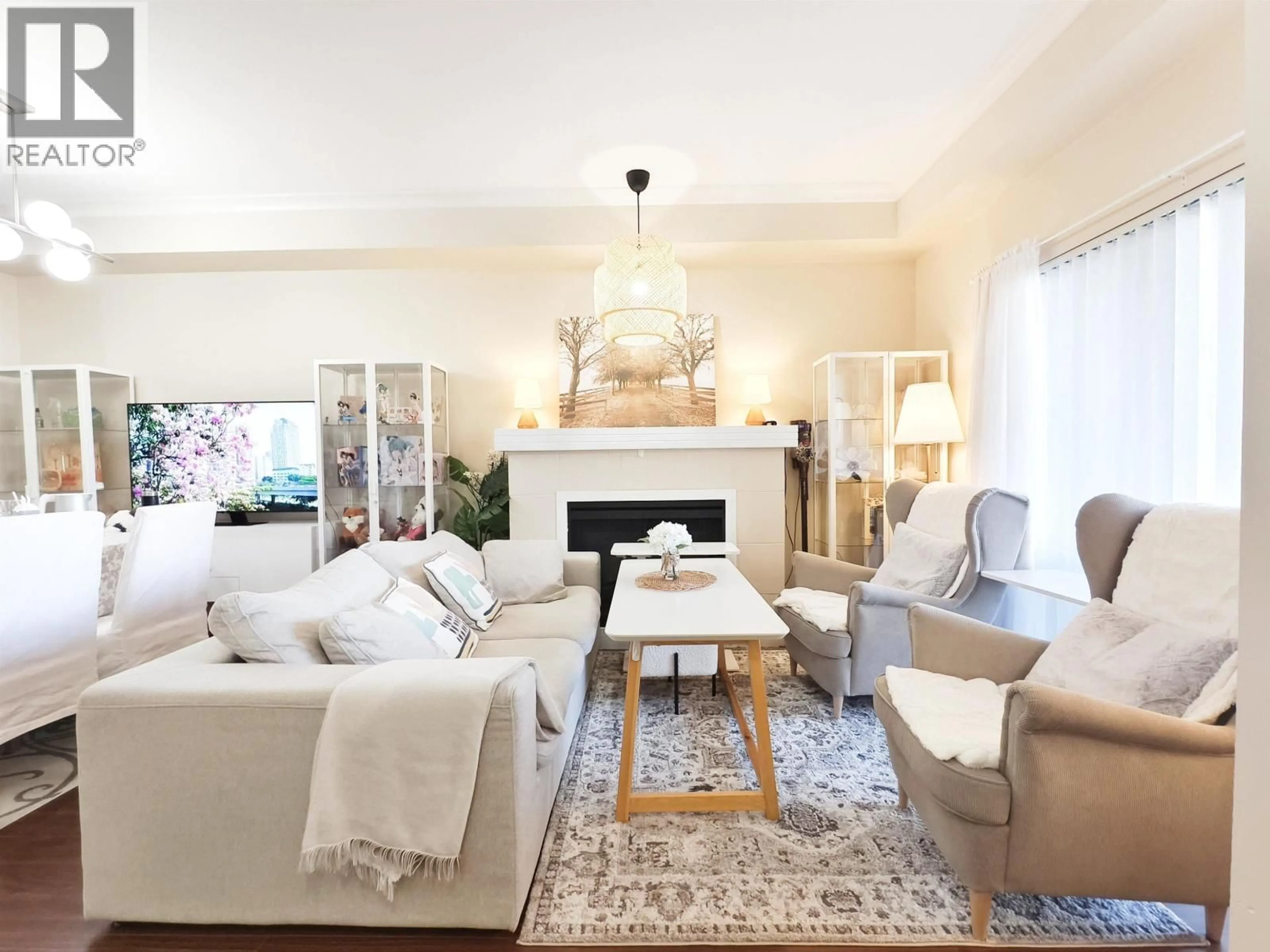 Living room with furniture, unknown for 58 - 7388 MACPHERSON AVENUE, Burnaby British Columbia V5J0A1