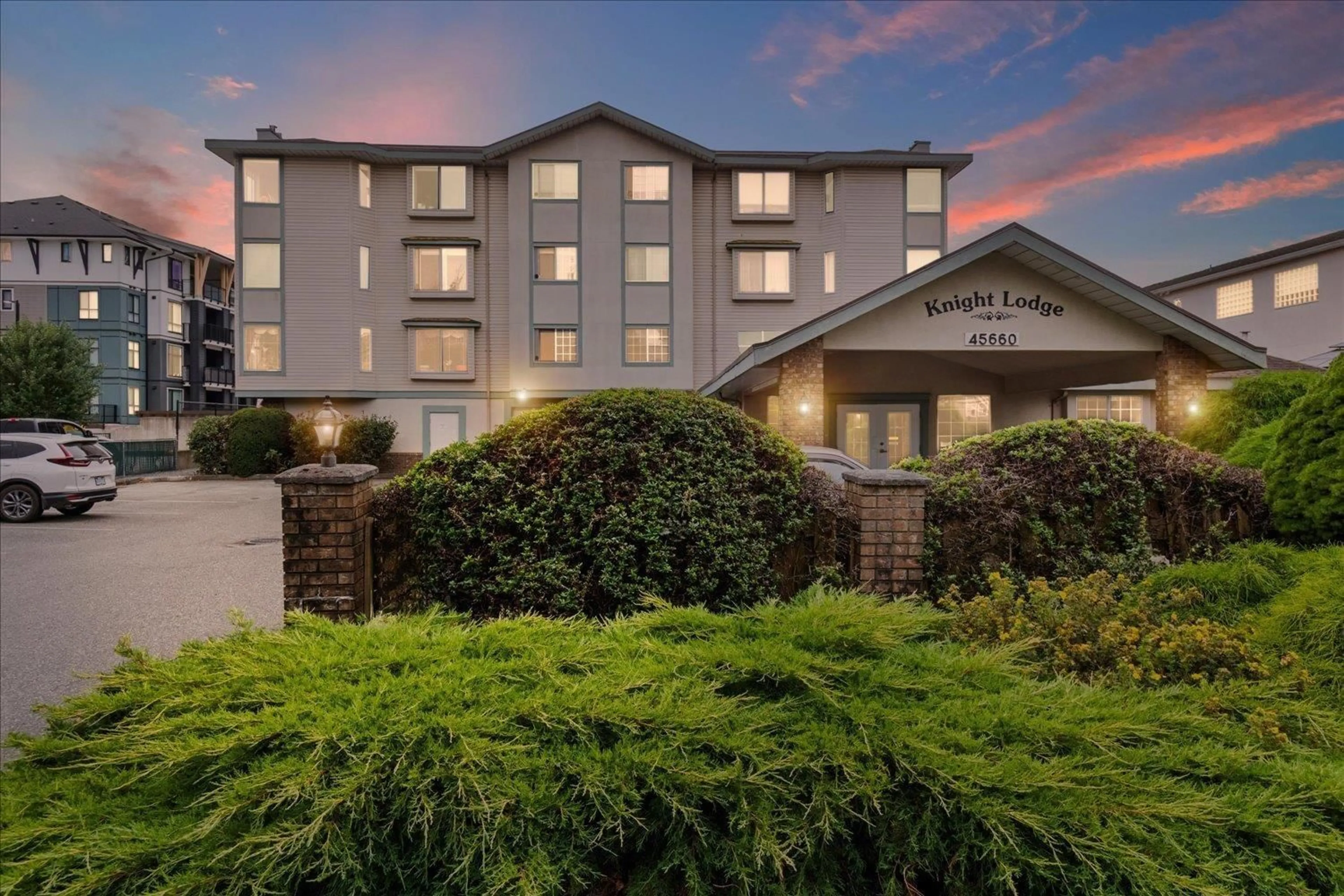 Patio, building for 306 - 45660 KNIGHT ROAD, Chilliwack British Columbia V2R2X4