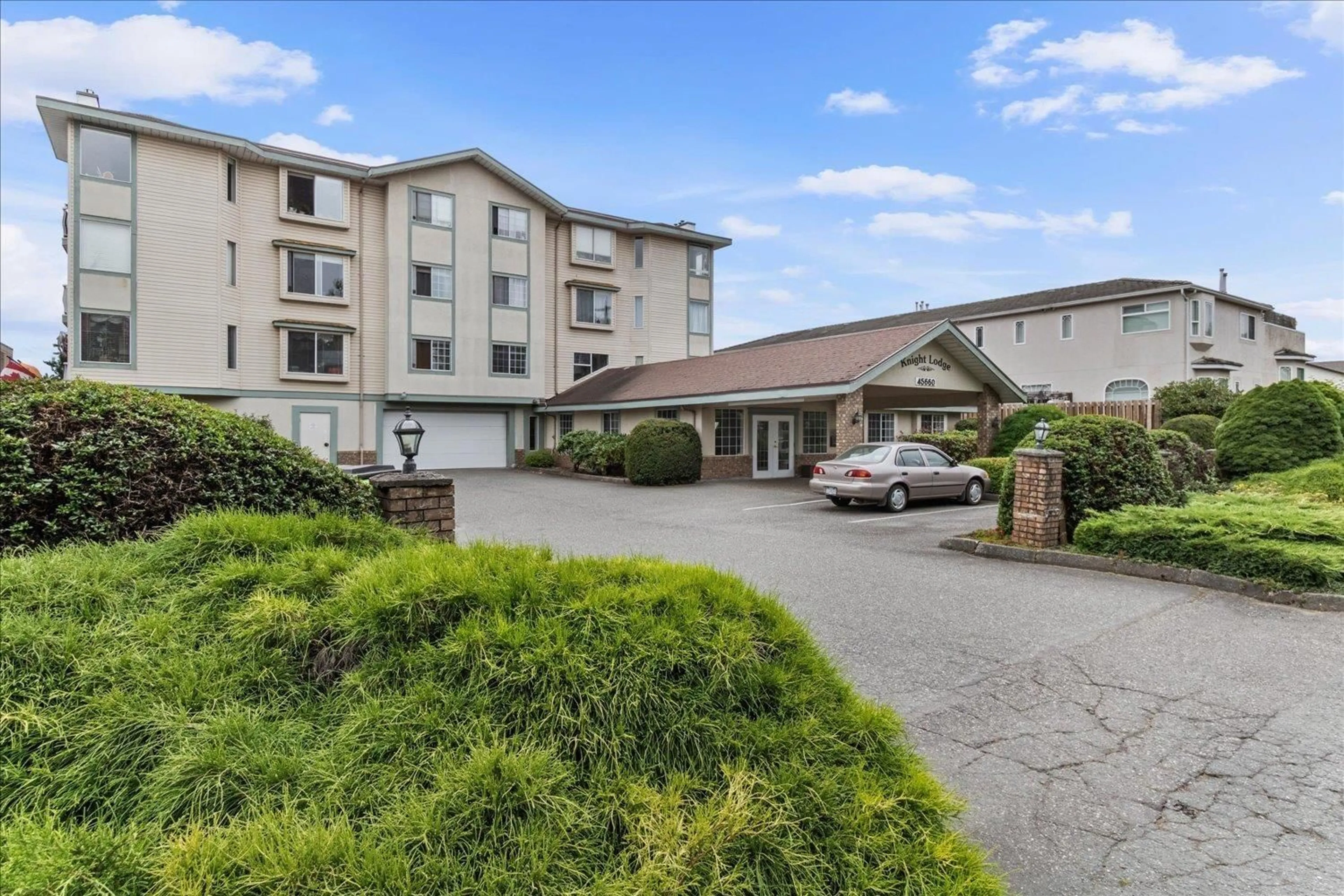 Patio, mountain view for 306 - 45660 KNIGHT ROAD, Chilliwack British Columbia V2R2X4