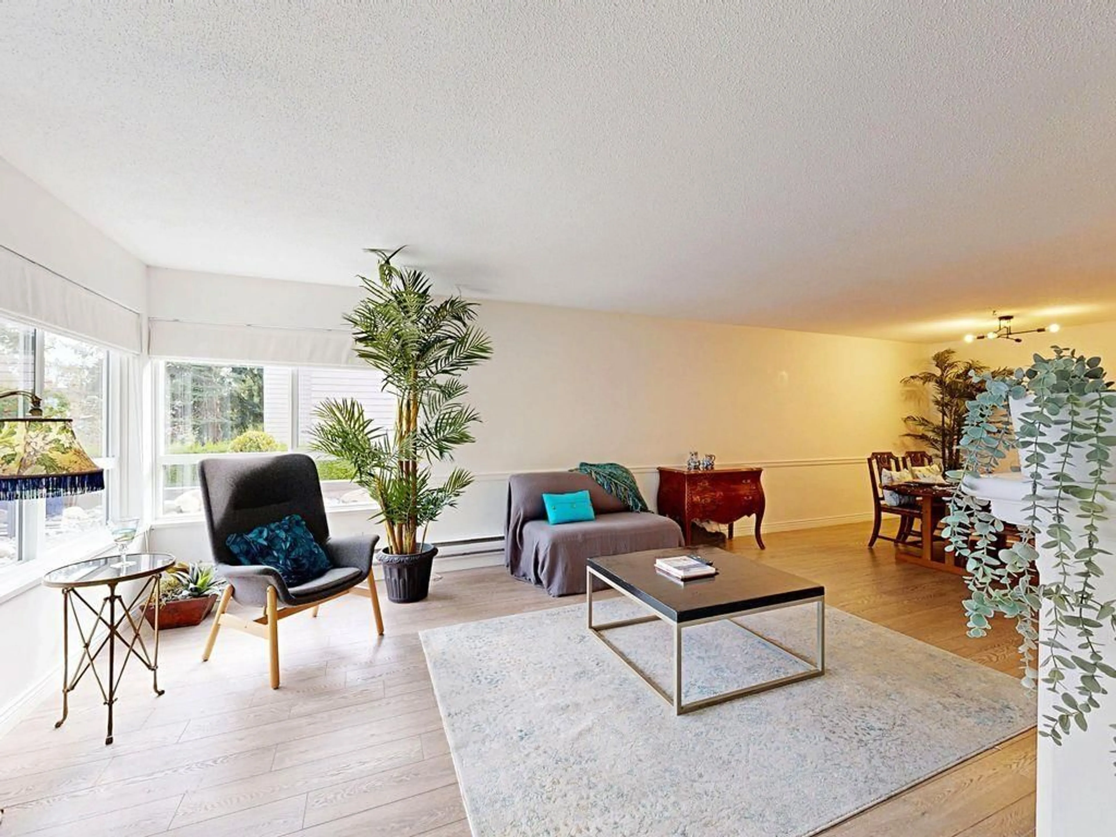 Living room with furniture, unknown for 106 - 1467 MARTIN STREET, White Rock British Columbia V4B3W8