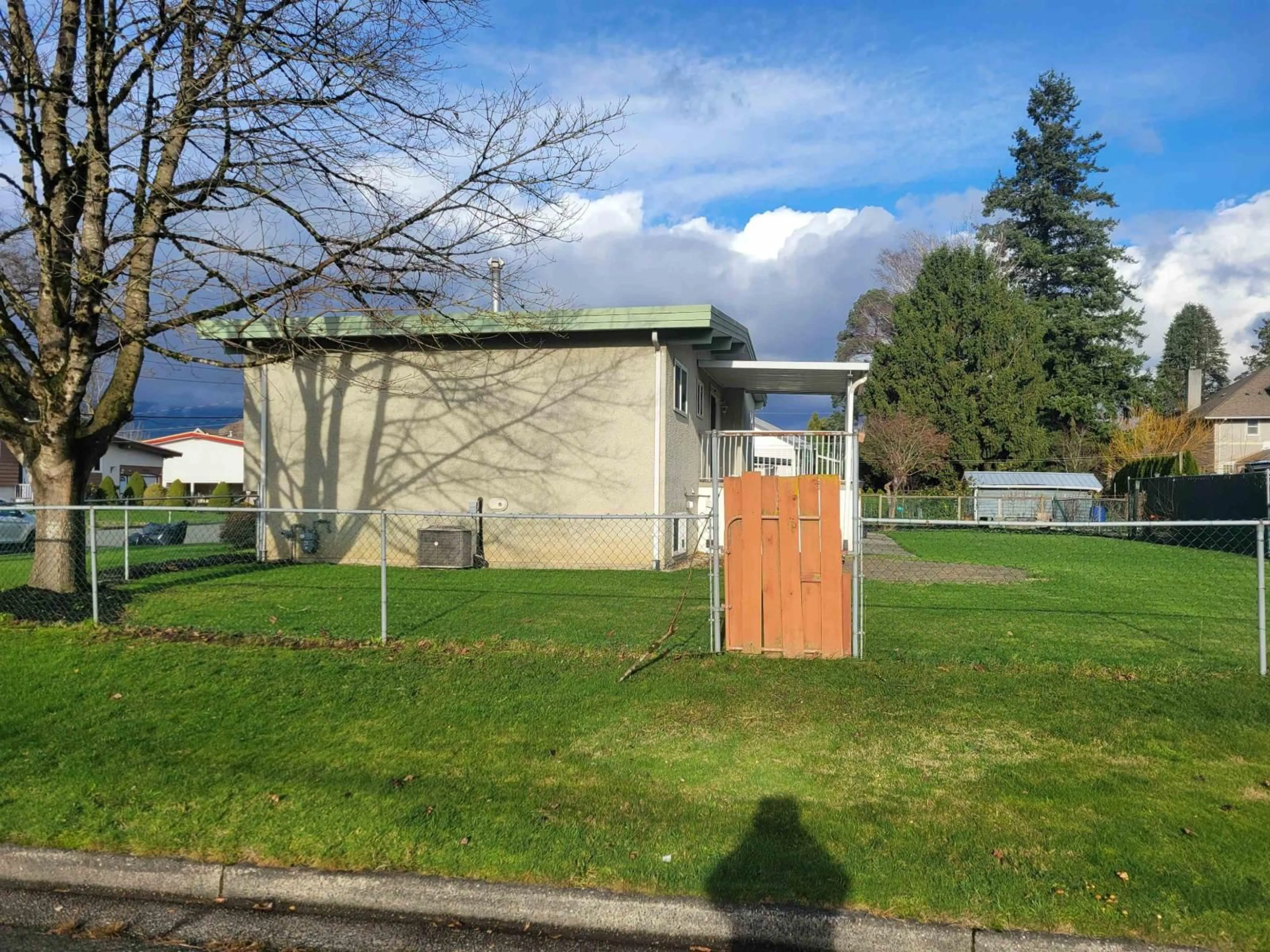Shed for 8525 HOWARD CRESCENT, Chilliwack British Columbia V2P5R5