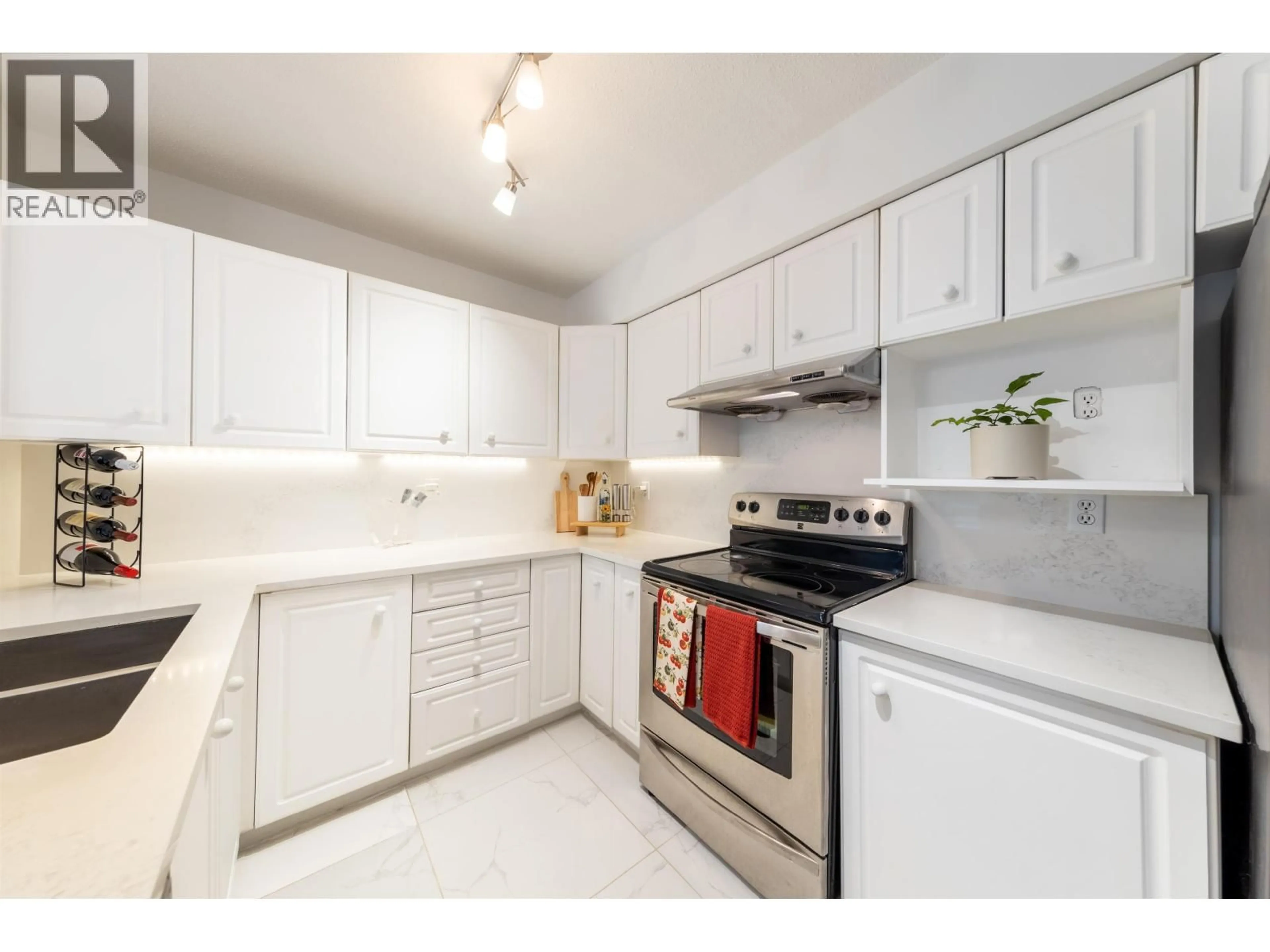Standard kitchen, unknown for 40 - 7520 18TH STREET, Burnaby British Columbia V3N4X7