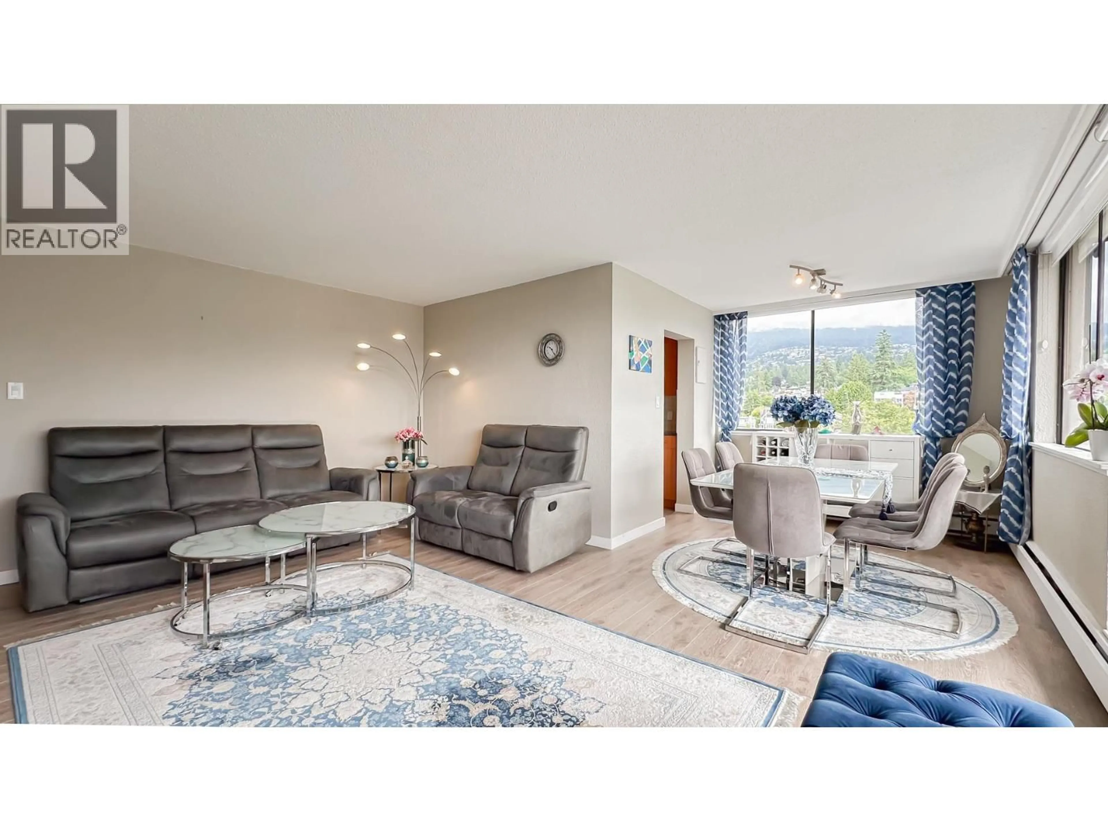 Living room with furniture, unknown for 605 - 555 13TH STREET, West Vancouver British Columbia V7T2N8