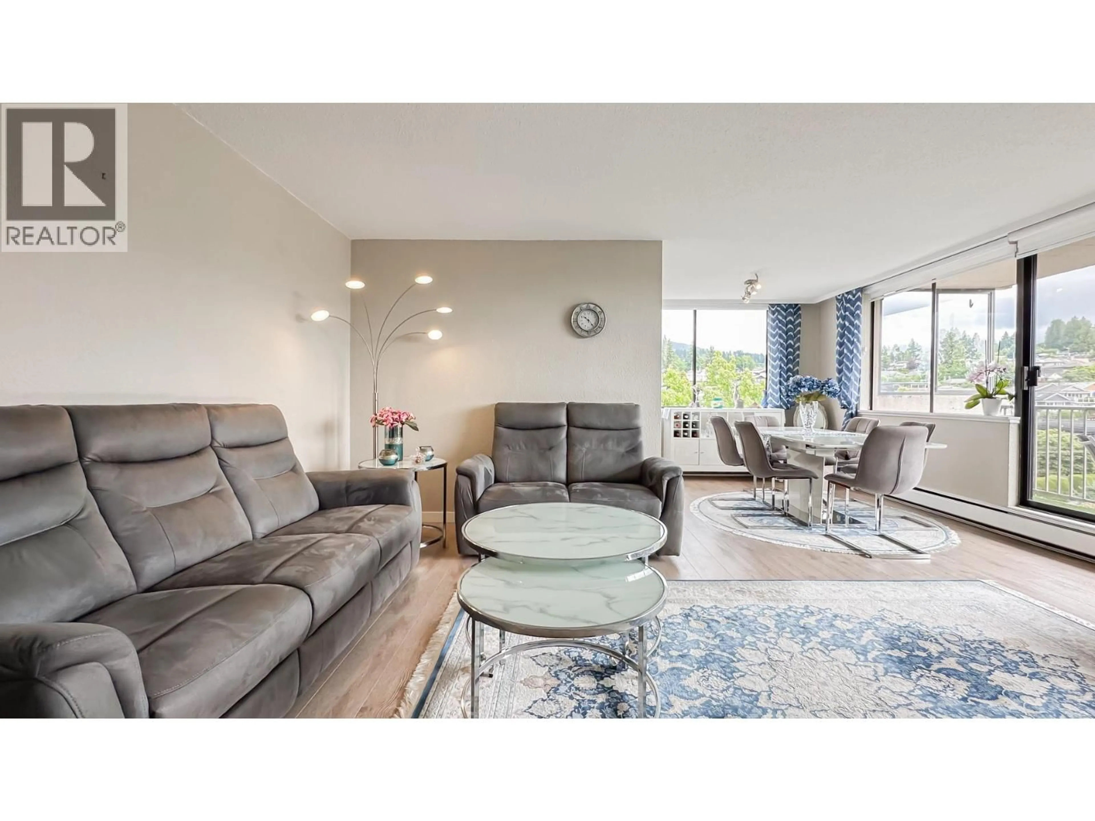 Living room with furniture, unknown for 605 - 555 13TH STREET, West Vancouver British Columbia V7T2N8