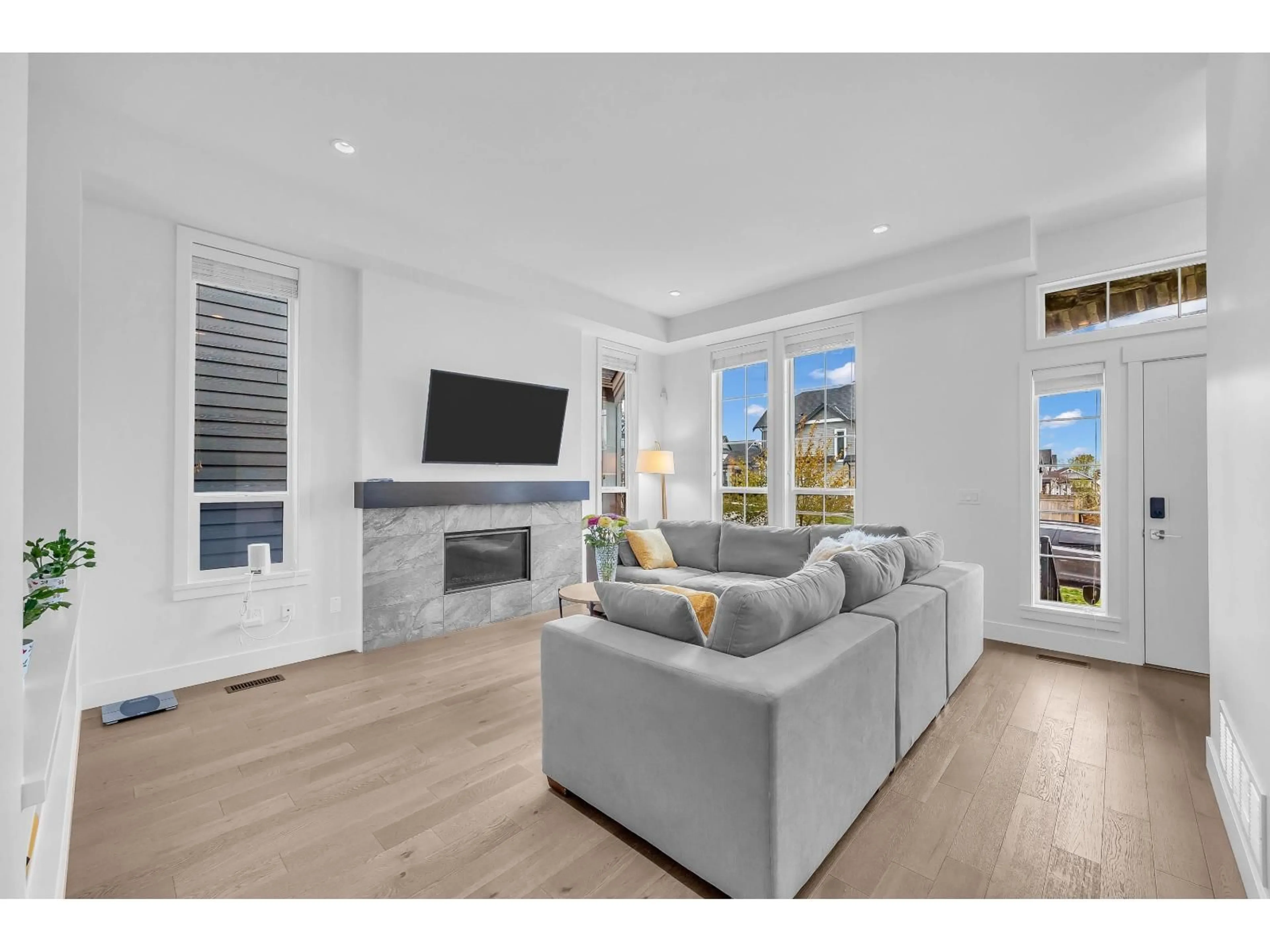 Living room with furniture, unknown for 16549 21 AVENUE, Surrey British Columbia V3Z0V7