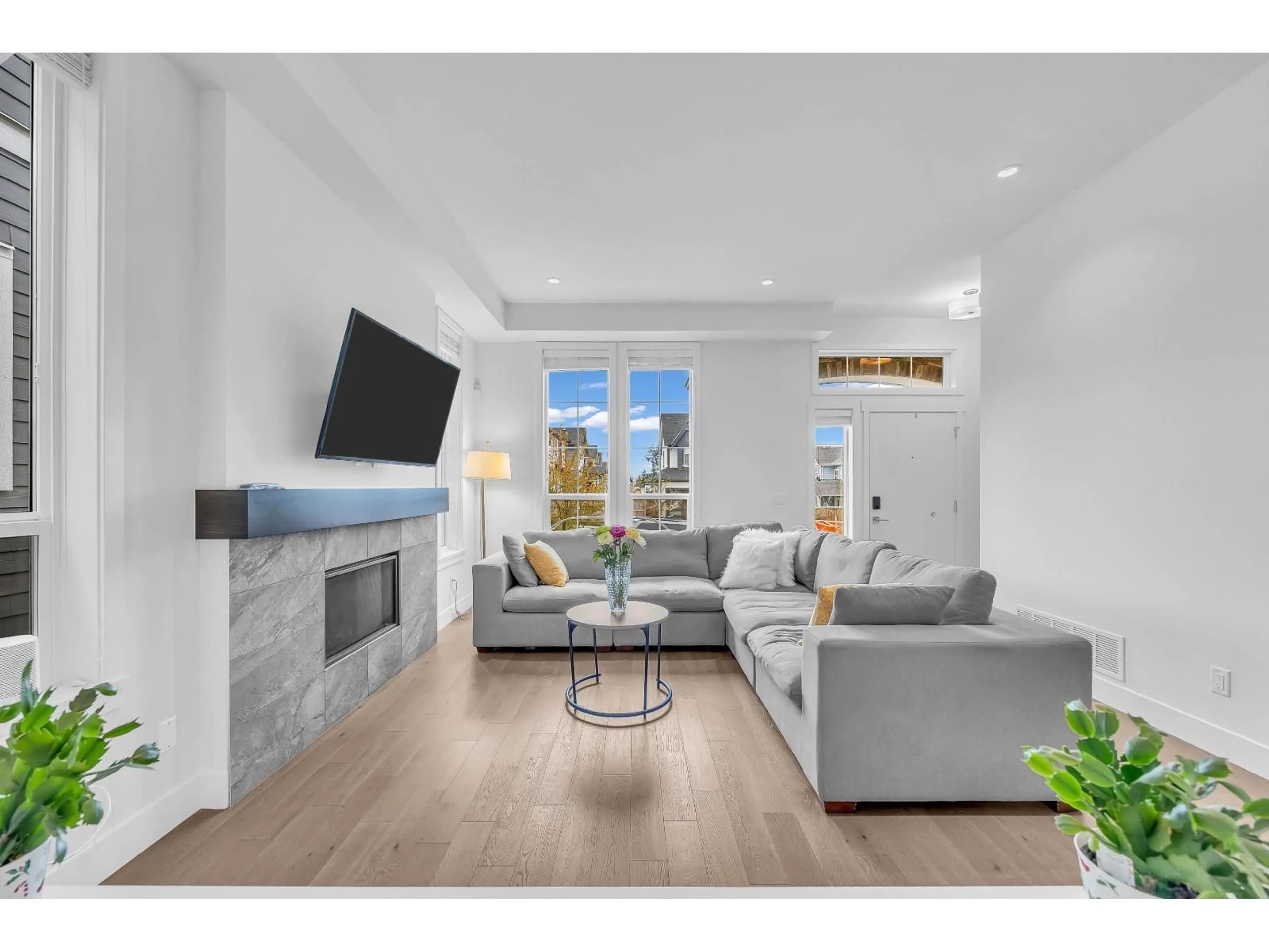 Living room with furniture, unknown for 16549 21 AVENUE, Surrey British Columbia V3Z0V7