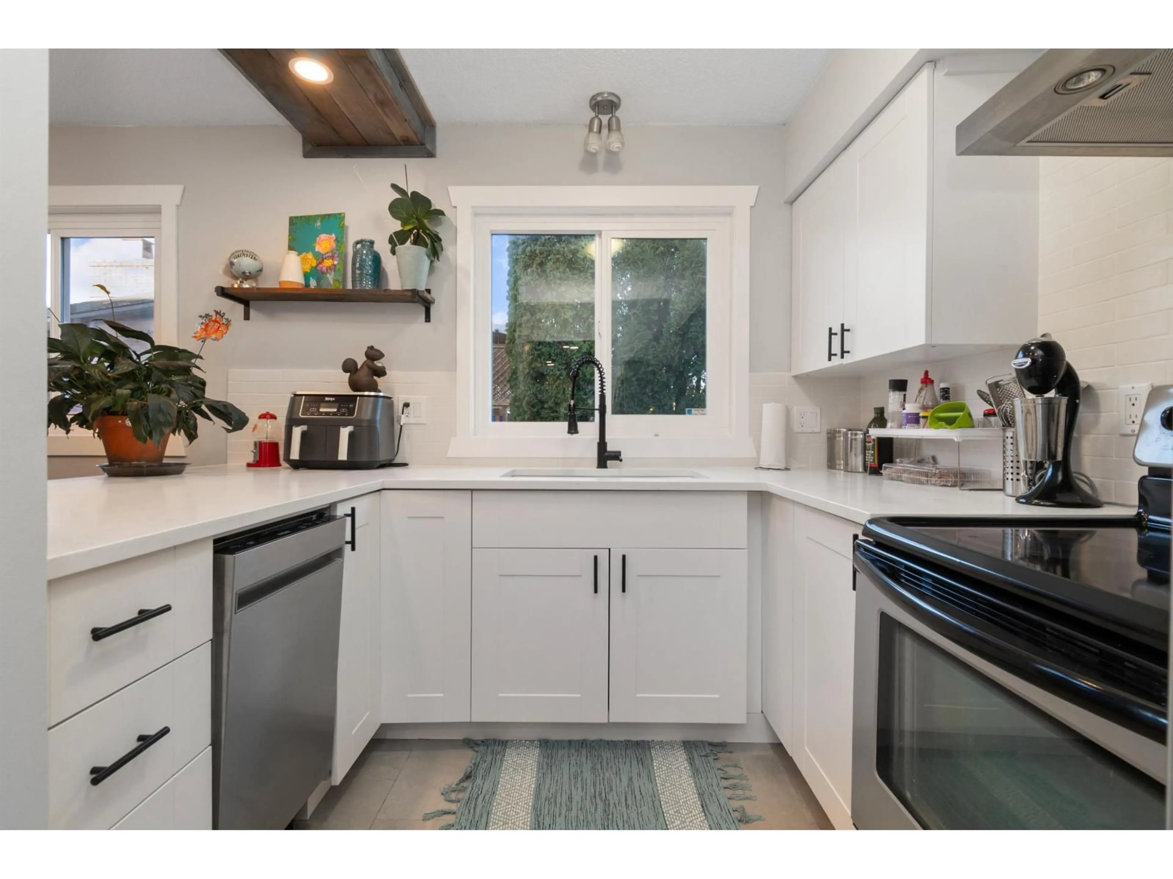 Open concept kitchen, unknown for 104 - 9516 ROTARY STREET, Chilliwack British Columbia V2P2W5