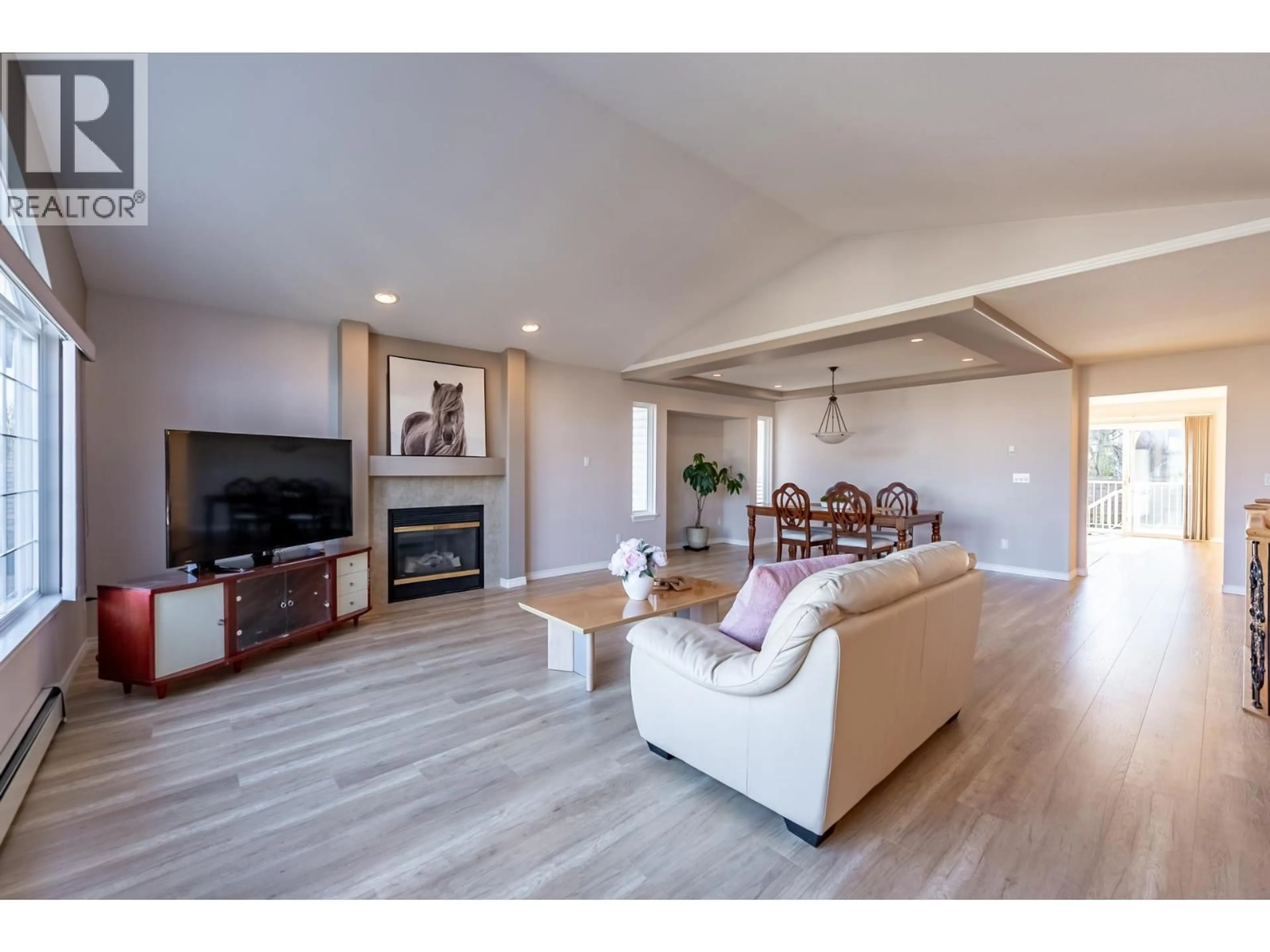 Living room with furniture, wood/laminate floor for 22084 ISAAC CRESCENT, Maple Ridge British Columbia V2X0W1