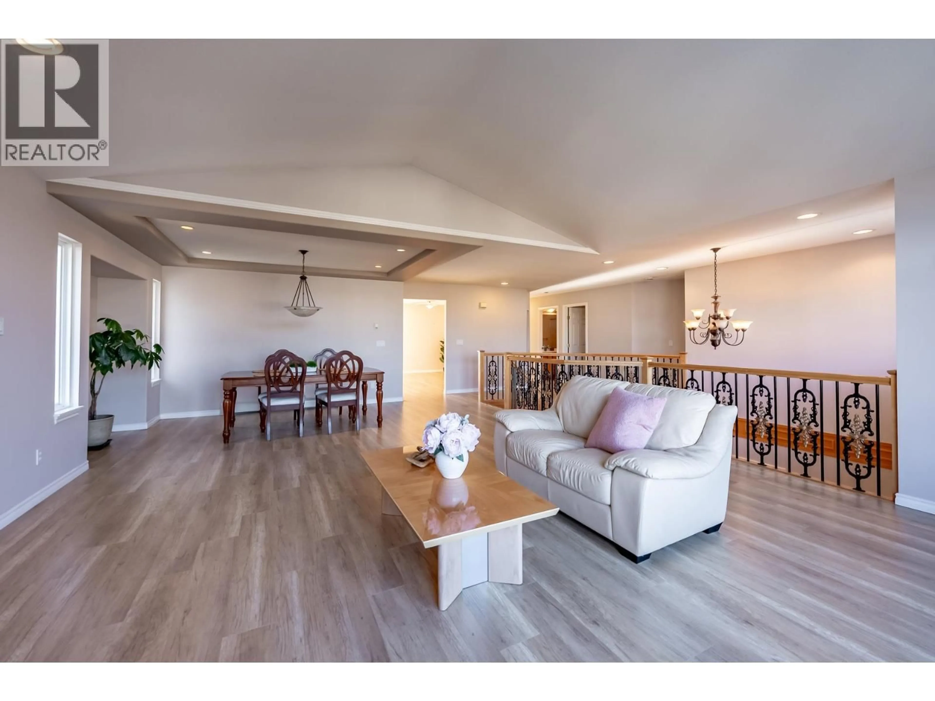 Living room with furniture, wood/laminate floor for 22084 ISAAC CRESCENT, Maple Ridge British Columbia V2X0W1