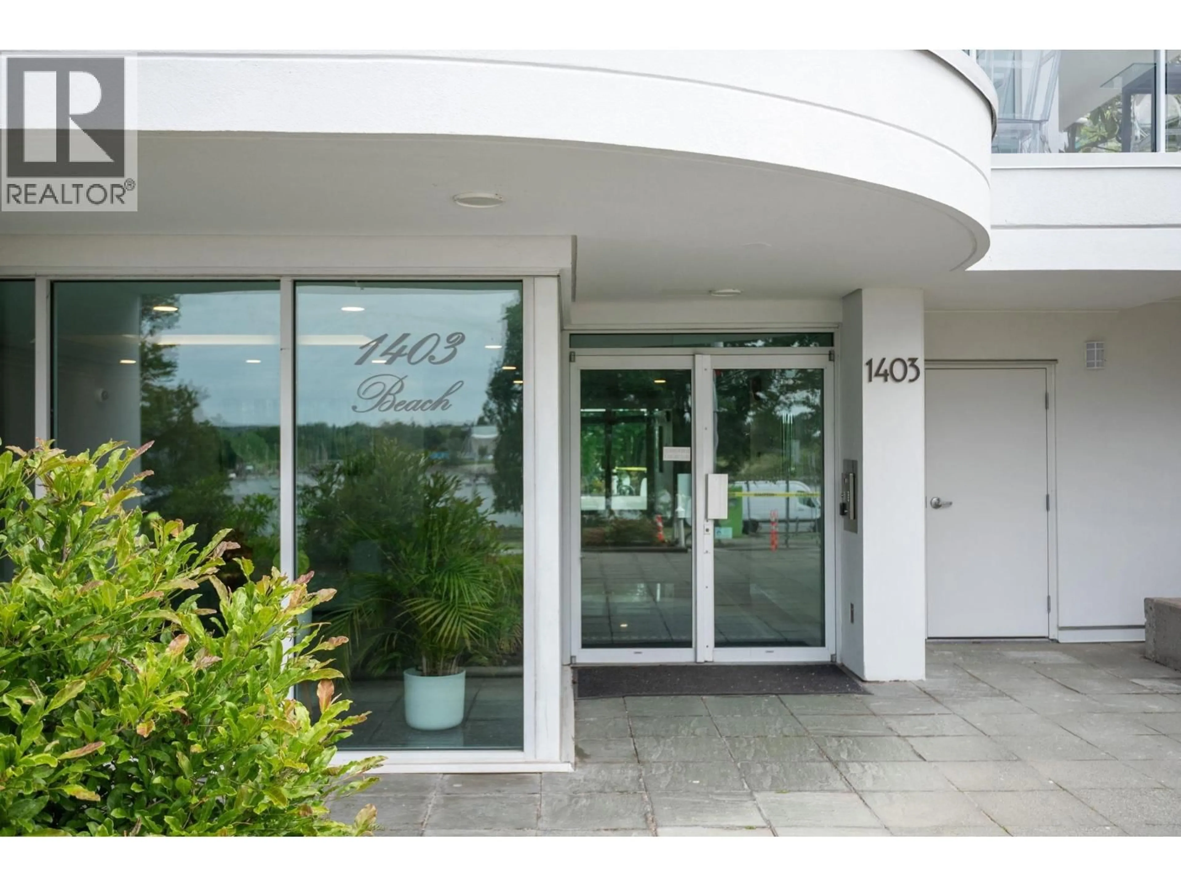 Indoor foyer for 5A - 1403 BEACH AVENUE, Vancouver British Columbia V6G1Y3