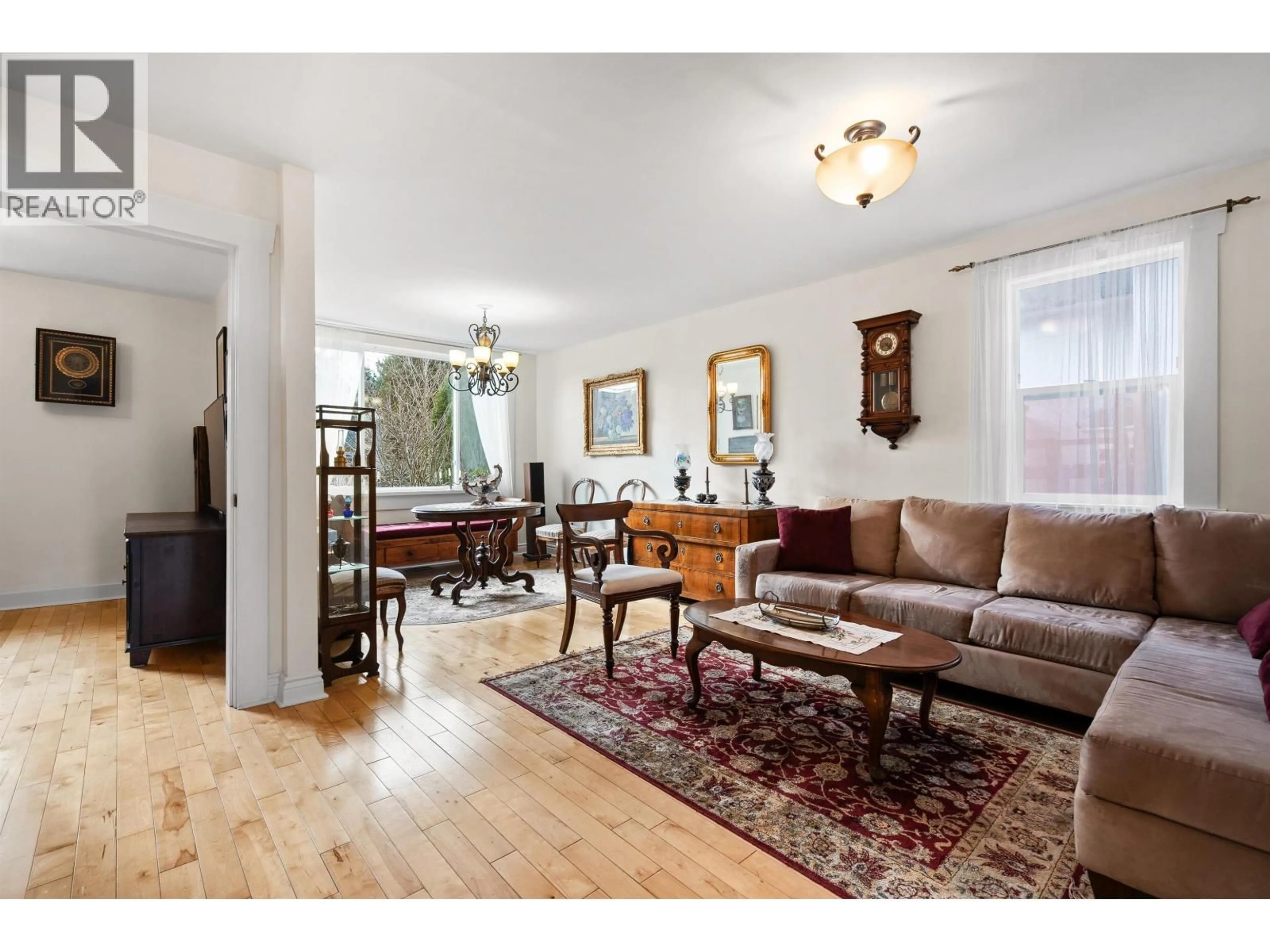 Living room with furniture, wood/laminate floor for 1829 - 1831 2ND AVENUE, Vancouver British Columbia V6J1J1