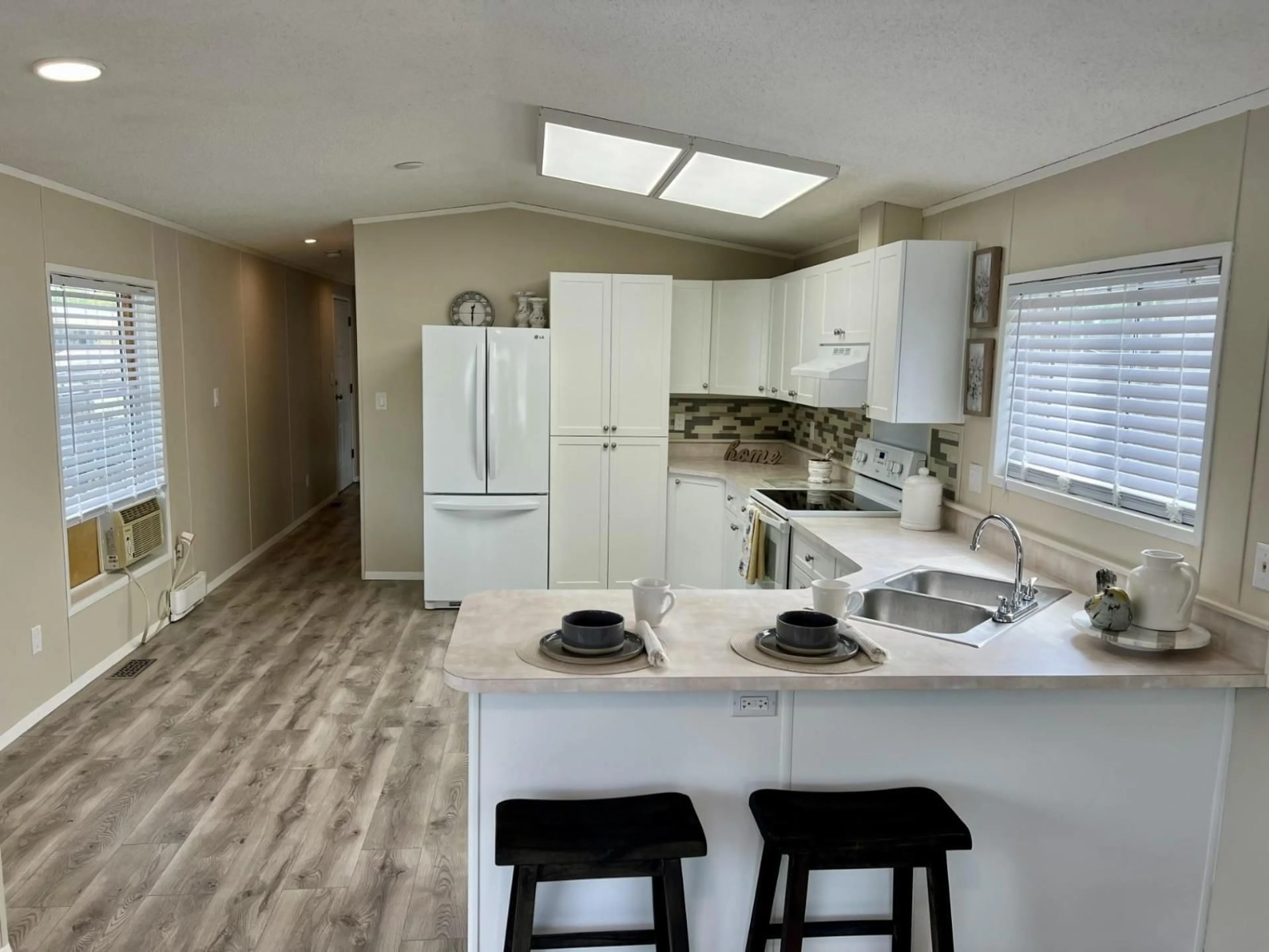 Open concept kitchen, ceramic/tile floor for 94 - 3300 HORN STREET, Abbotsford British Columbia V2S7Y6