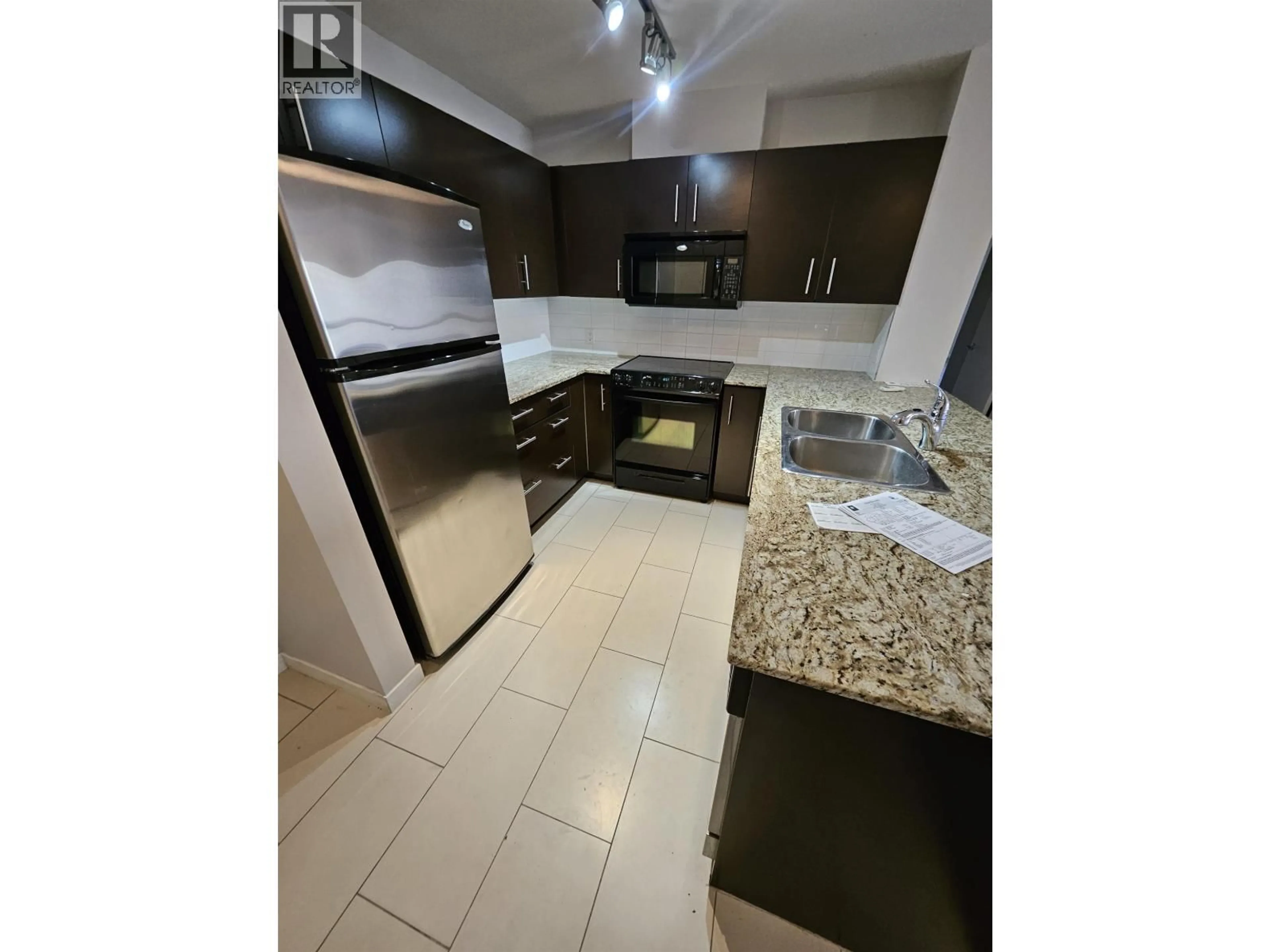 Standard kitchen, ceramic/tile floor for 409 - 11665 HANEY, Maple Ridge British Columbia V2X8W9