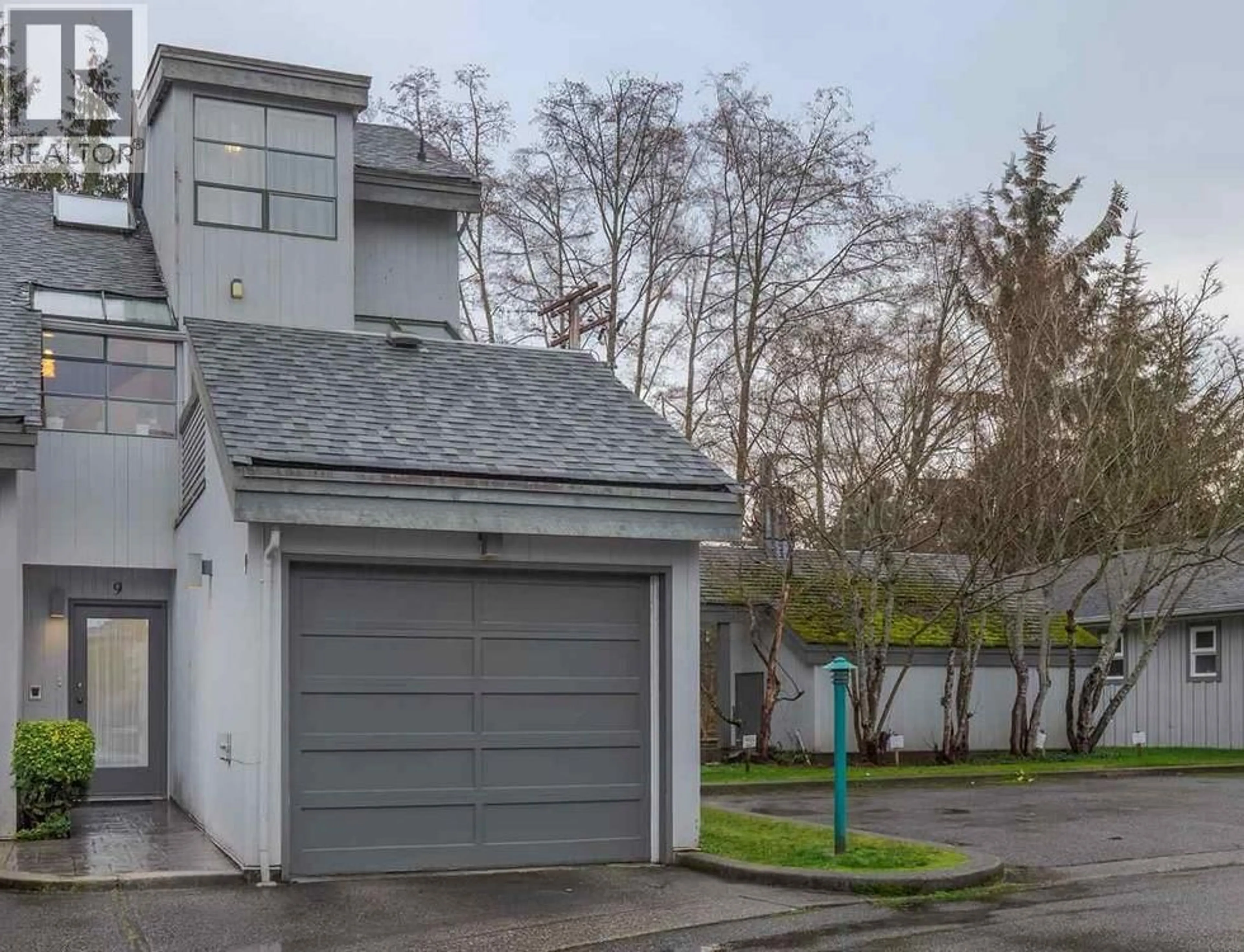 Indoor garage for 9 - 5753 WHARF AVENUE, Sechelt British Columbia V7Z0H5