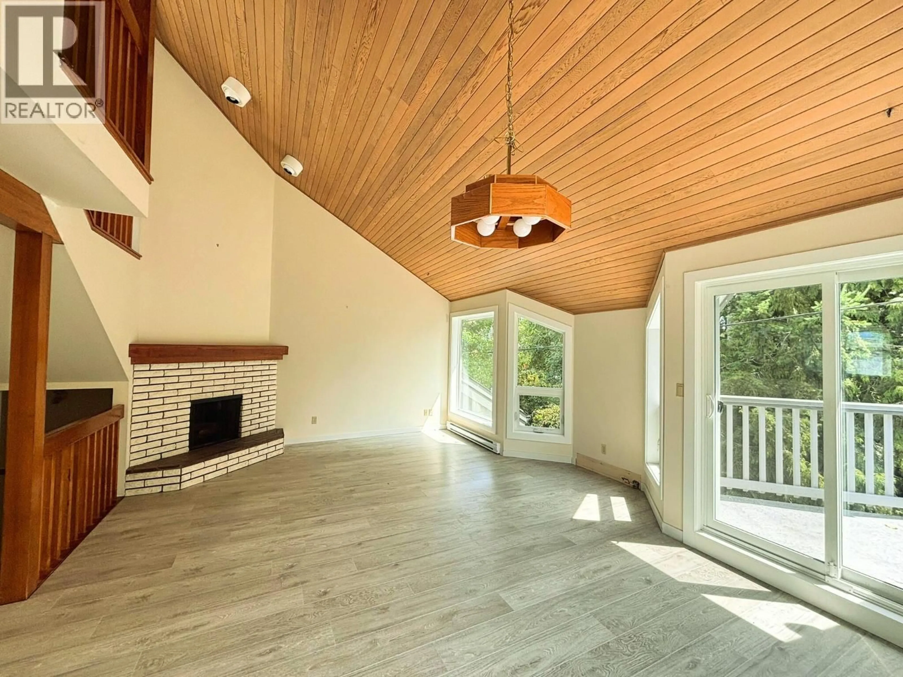 Unknown for 9 - 5753 WHARF AVENUE, Sechelt British Columbia V7Z0H5