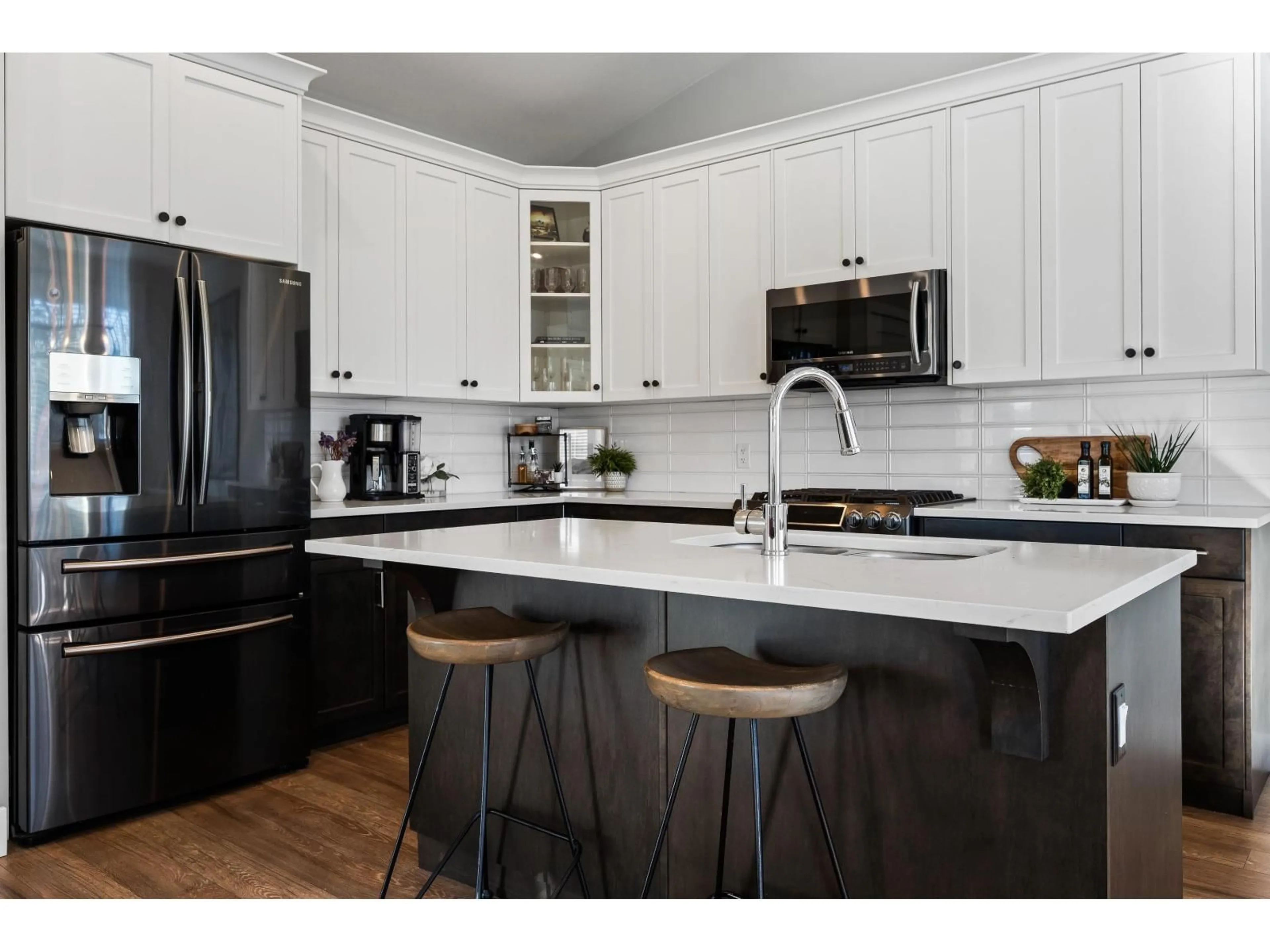 Contemporary kitchen, wood/laminate floor for A - 10494 MCDONALD ROAD, Chilliwack British Columbia V2P6L5