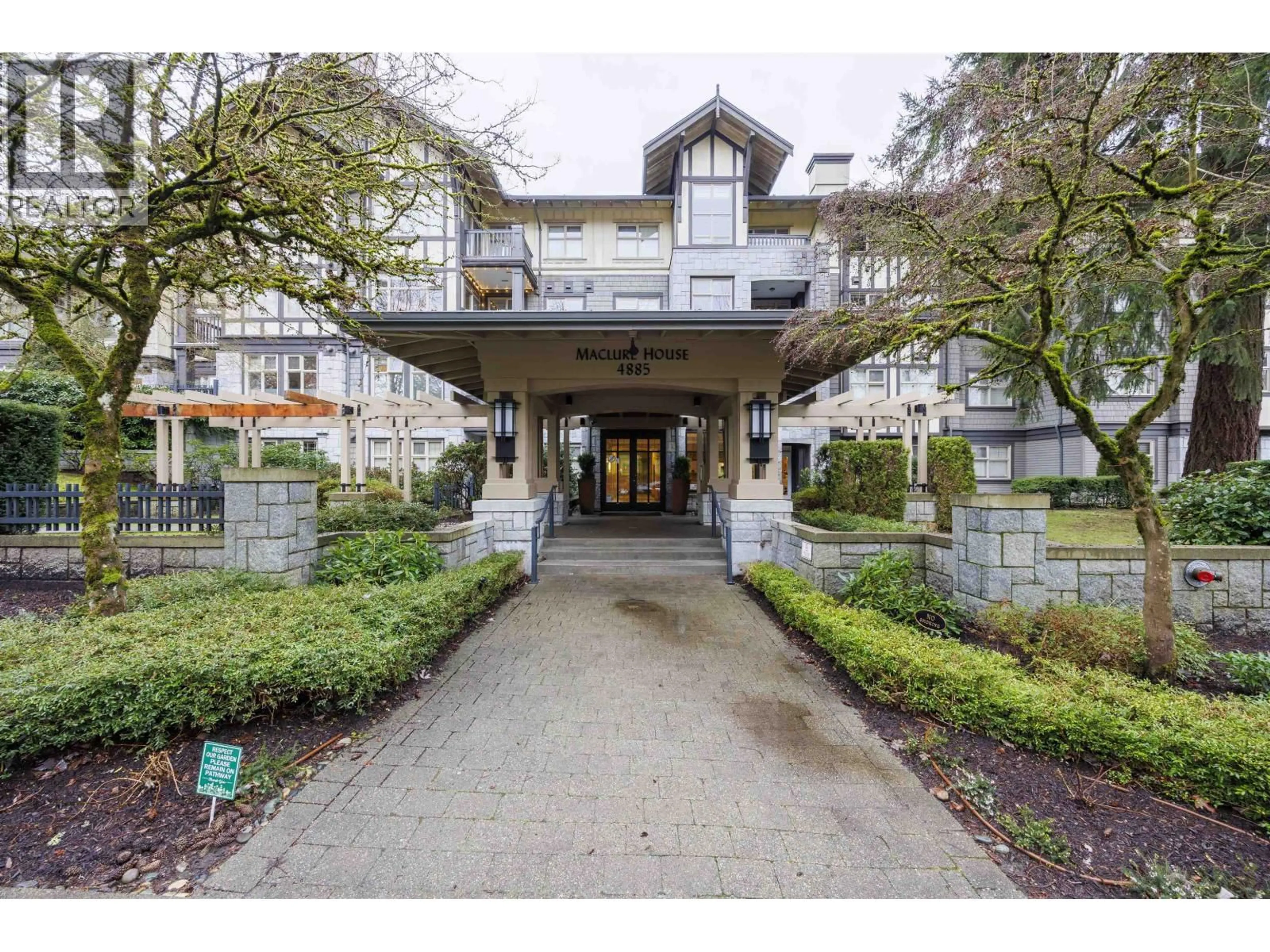 Indoor foyer for 116 - 4885 VALLEY DRIVE, Vancouver British Columbia V6J5M7