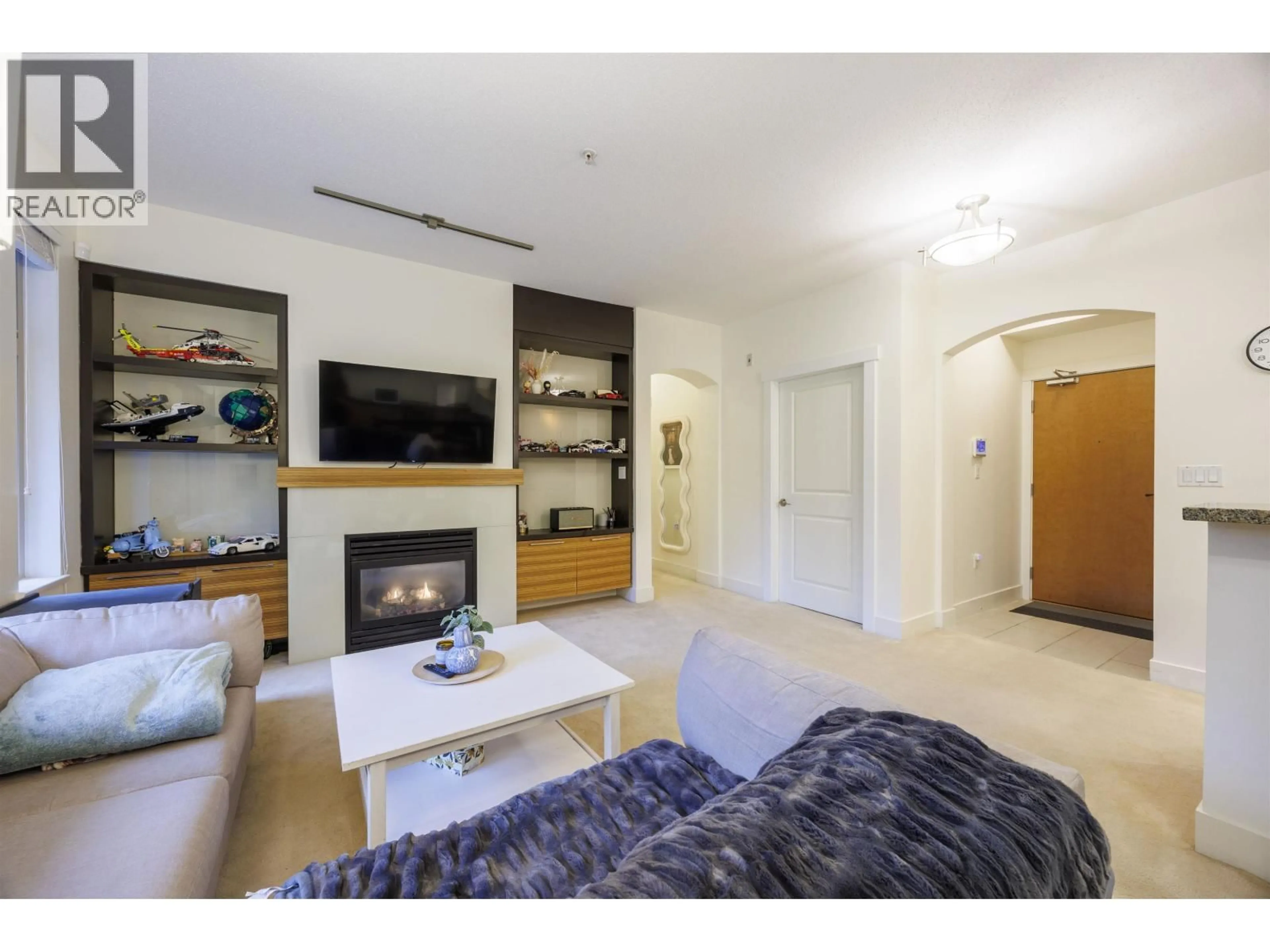 Living room with furniture, wood/laminate floor for 116 - 4885 VALLEY DRIVE, Vancouver British Columbia V6J5M7