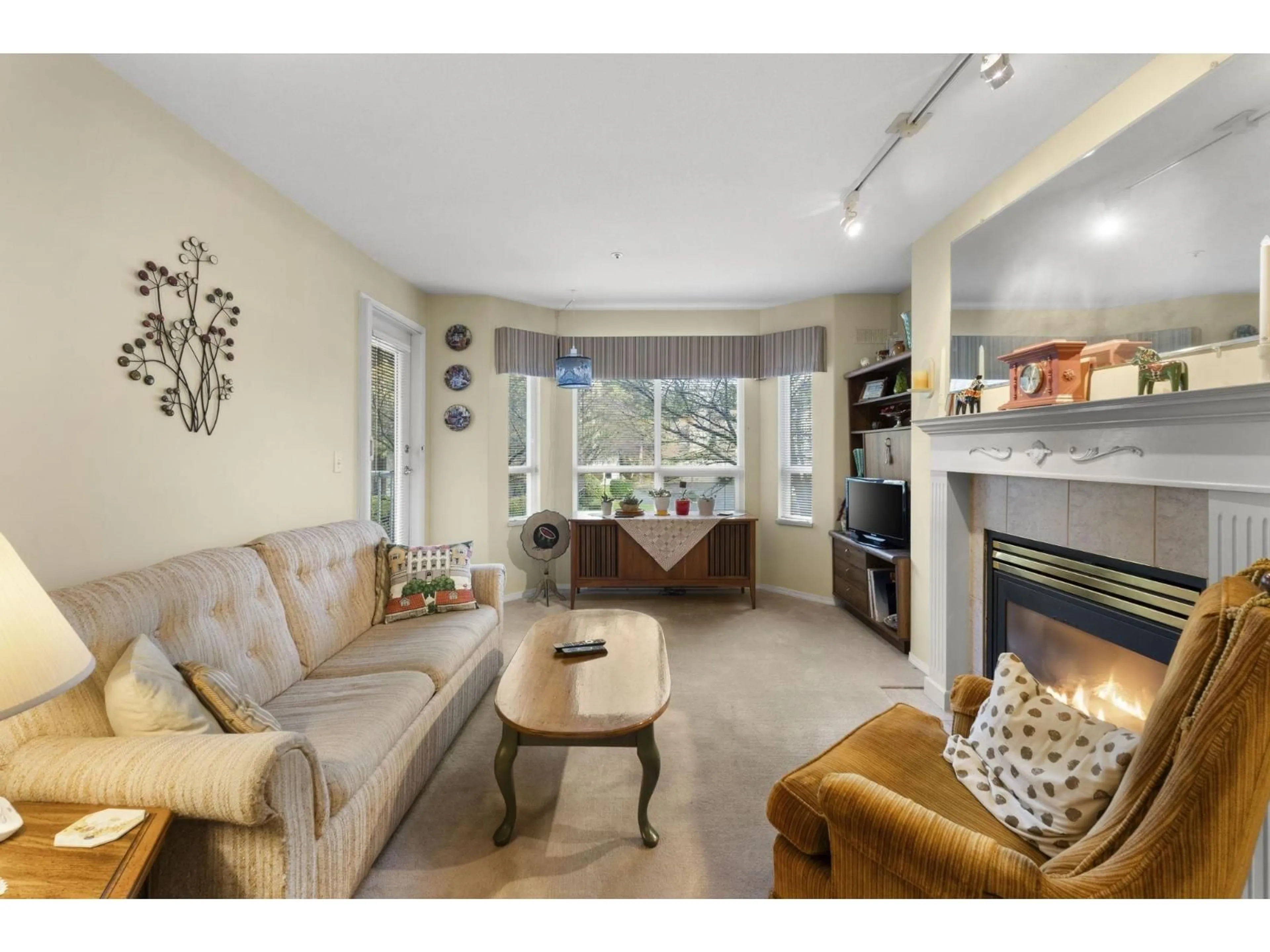 Living room with furniture, unknown for 208 - 13475 96 AVENUE, Surrey British Columbia V3V1Y8