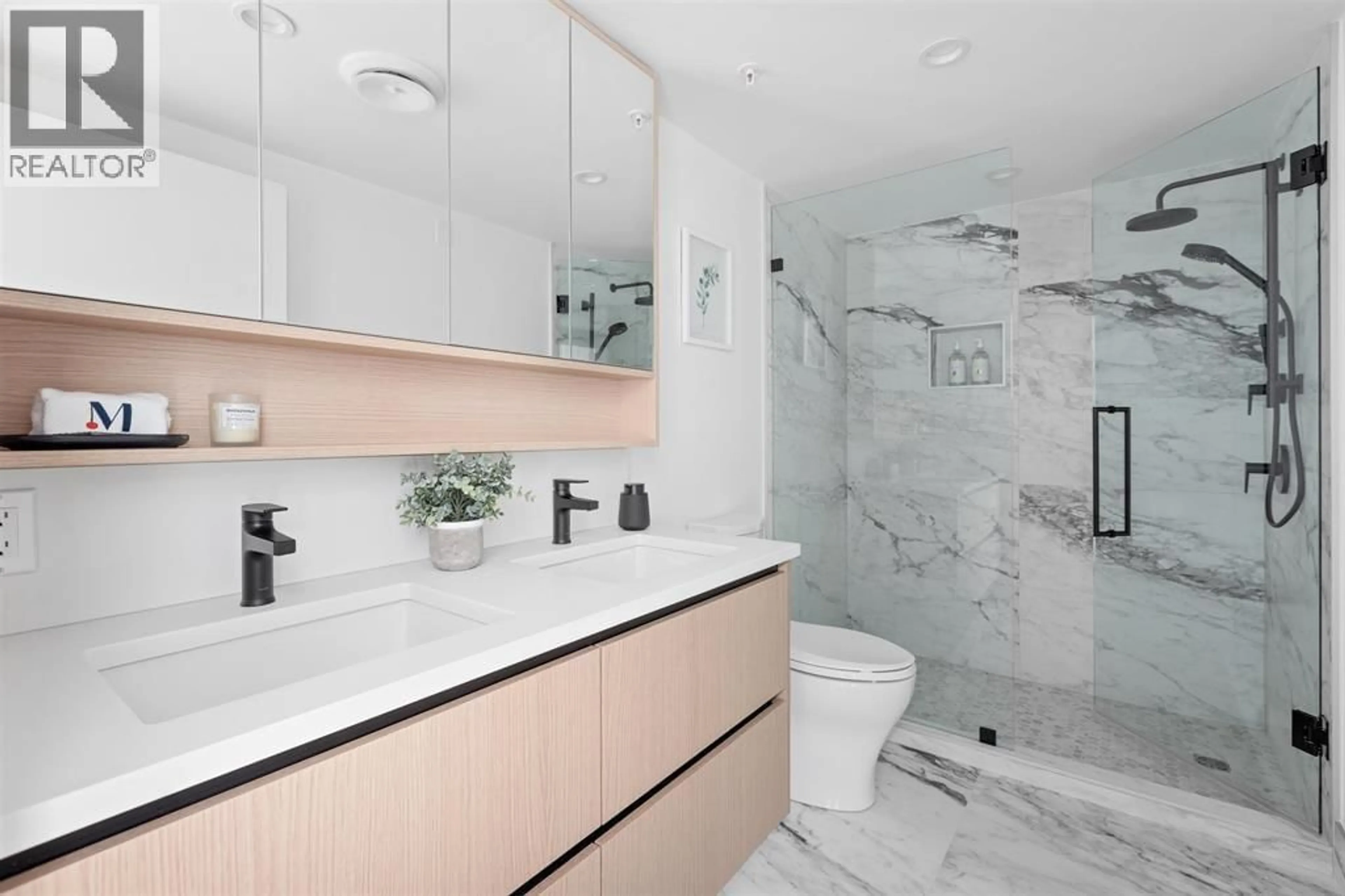 Contemporary bathroom, ceramic/tile floor for 3 - 6768 OAK STREET, Vancouver British Columbia V6P0L2