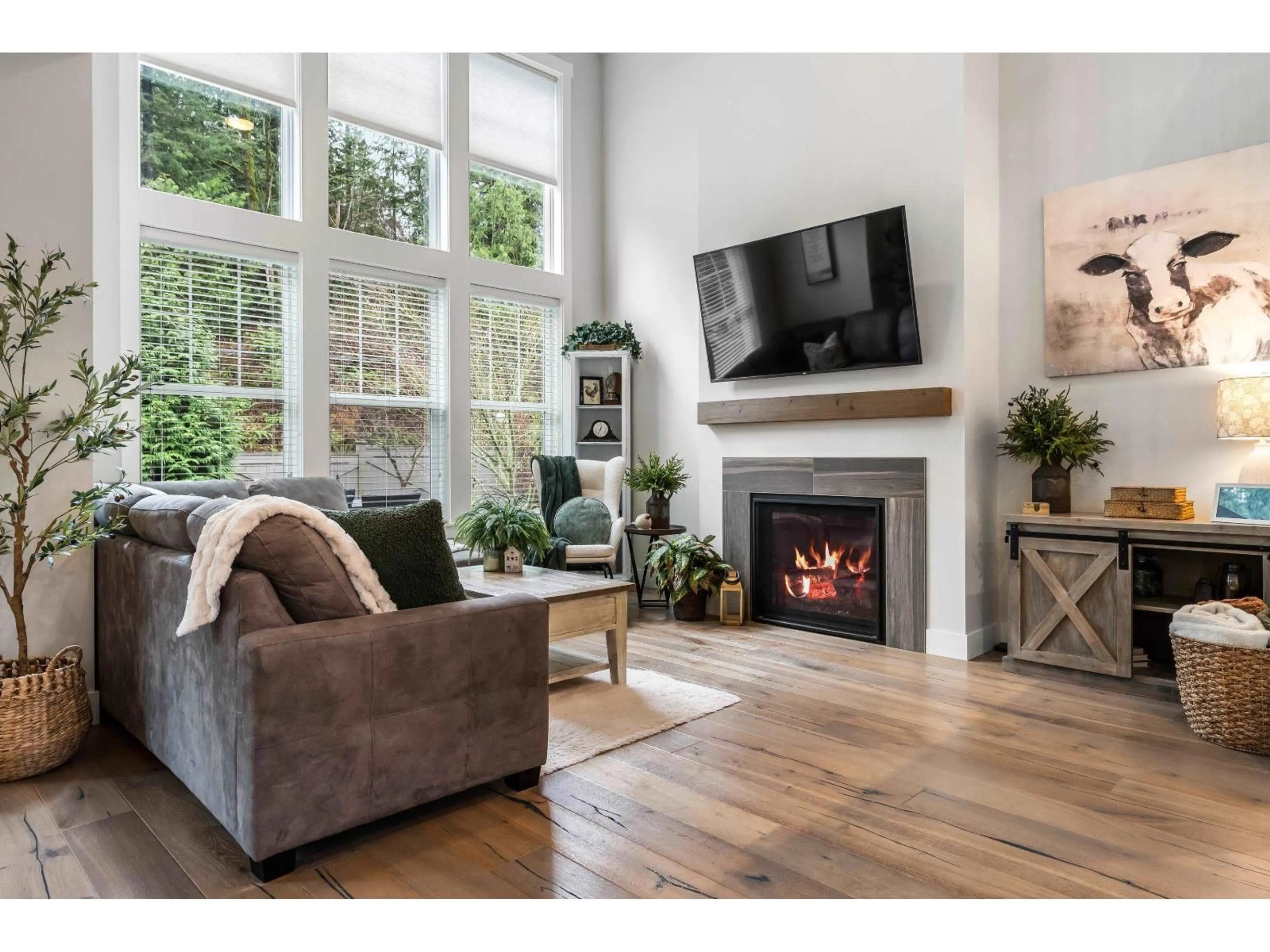 Living room with furniture, wood/laminate floor for 43360 CREEKSIDE CIRCLE, Lindell Beach British Columbia V2R0Z4