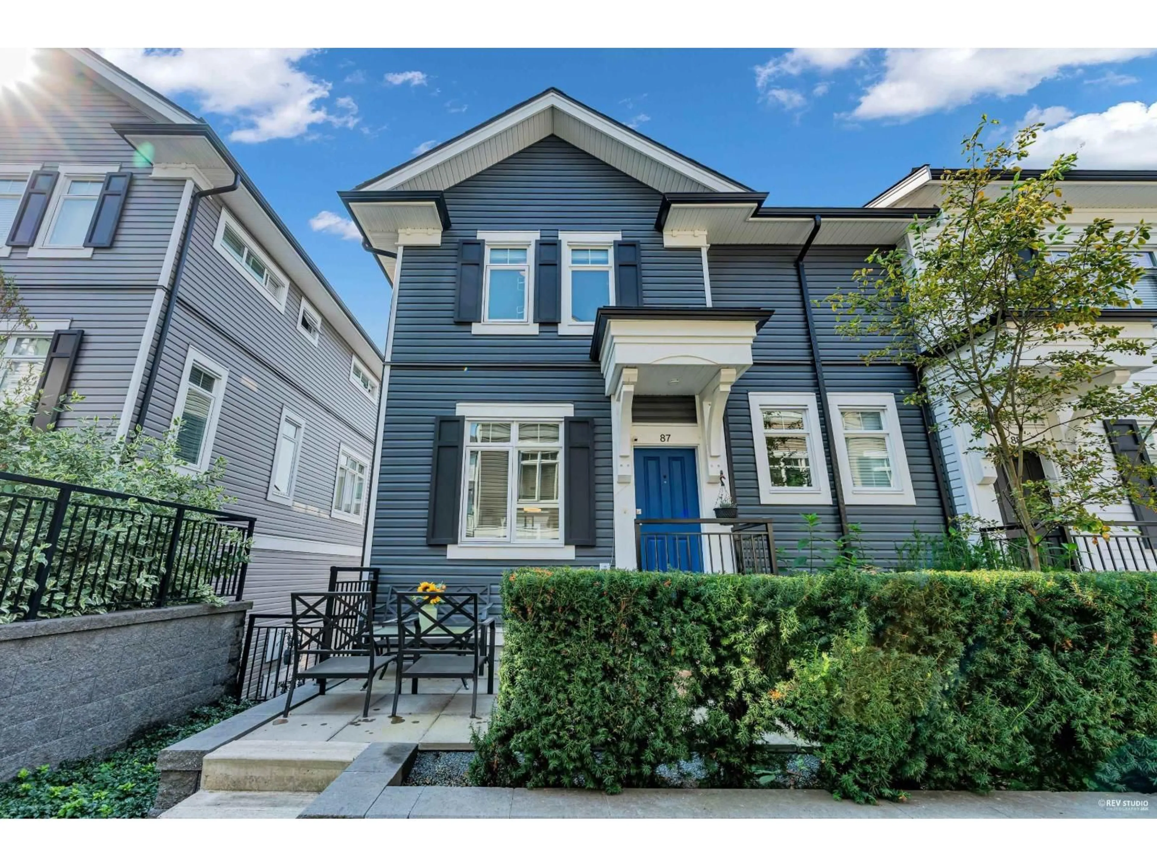 Home with vinyl exterior material, street for 87 - 2070 OAK MEADOWS DRIVE, Surrey British Columbia V3S9M8