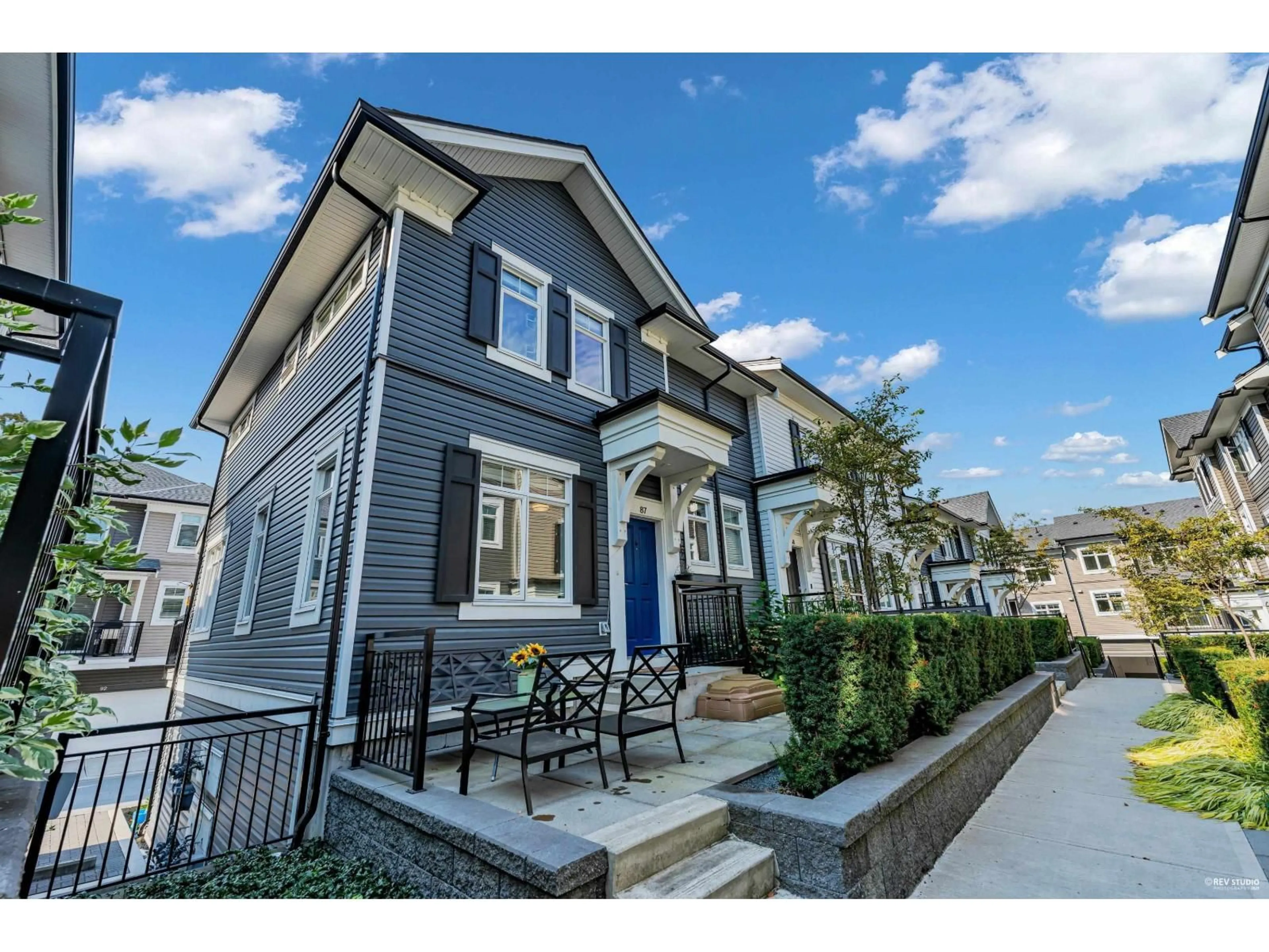 Home with vinyl exterior material, street for 87 - 2070 OAK MEADOWS DRIVE, Surrey British Columbia V3S9M8