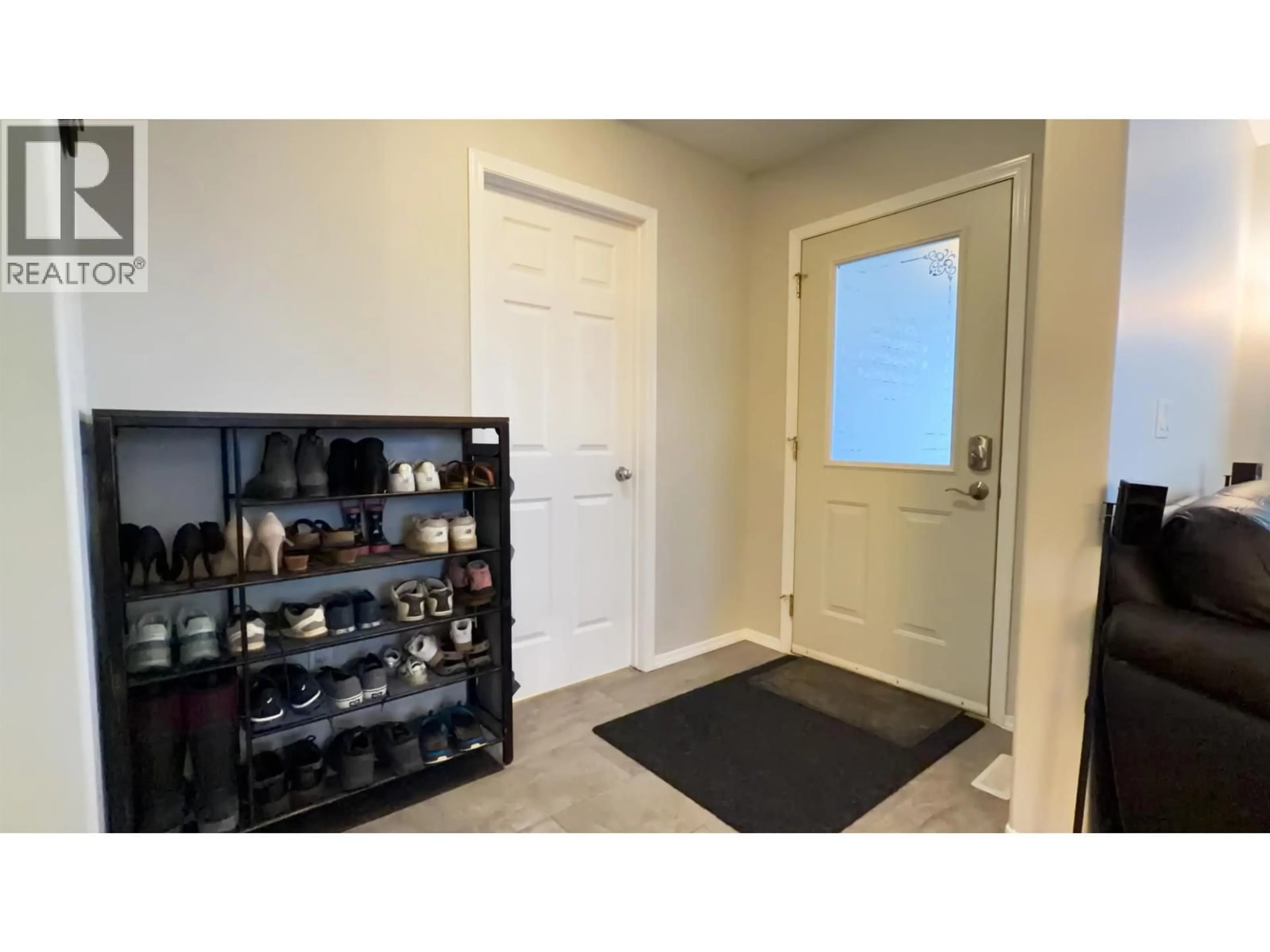 Indoor entryway for 11427 98 STREET, Fort St. John British Columbia V1J7B5